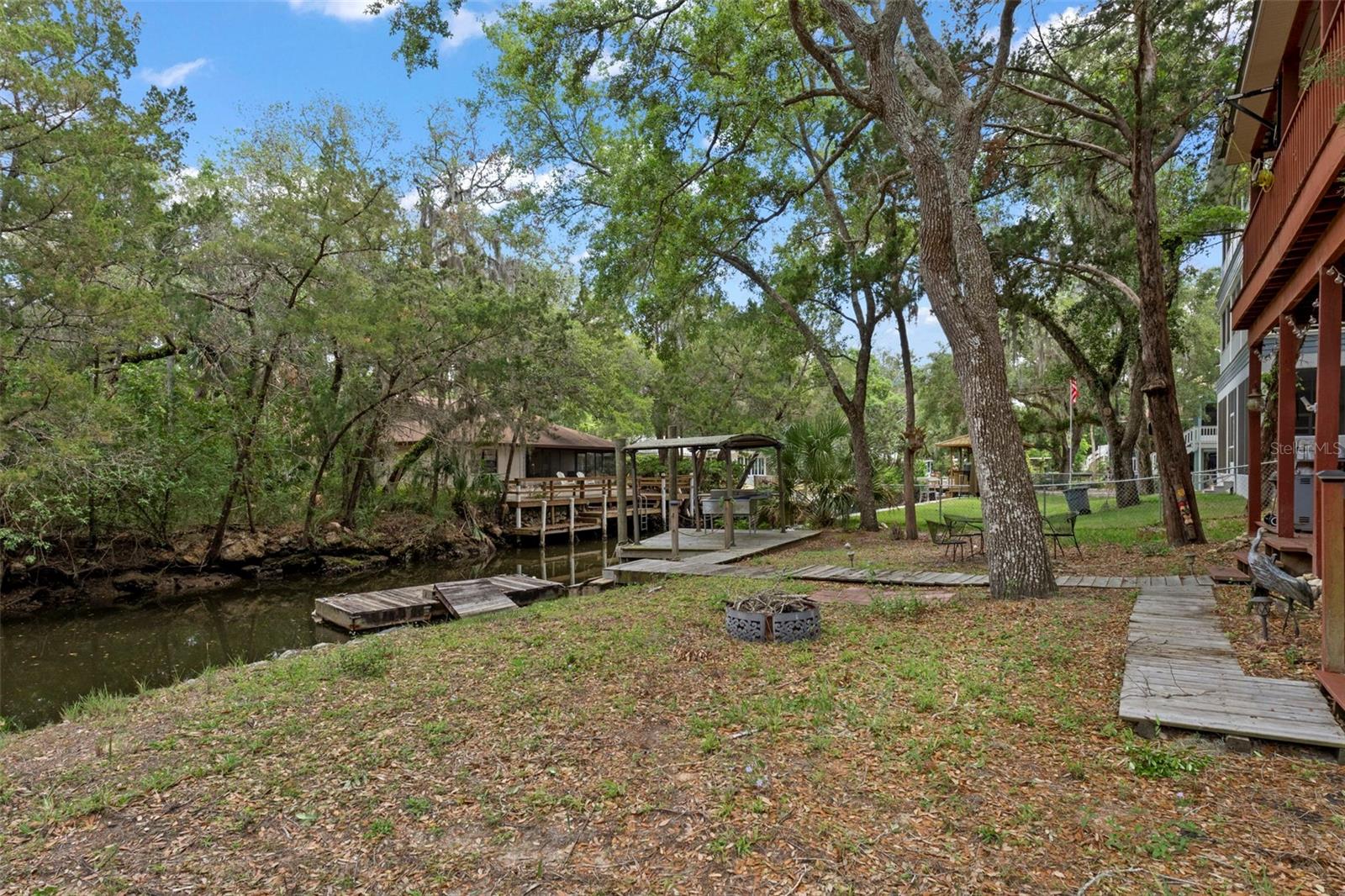 Listing photo id 28 for 6779 Pinebranch Point