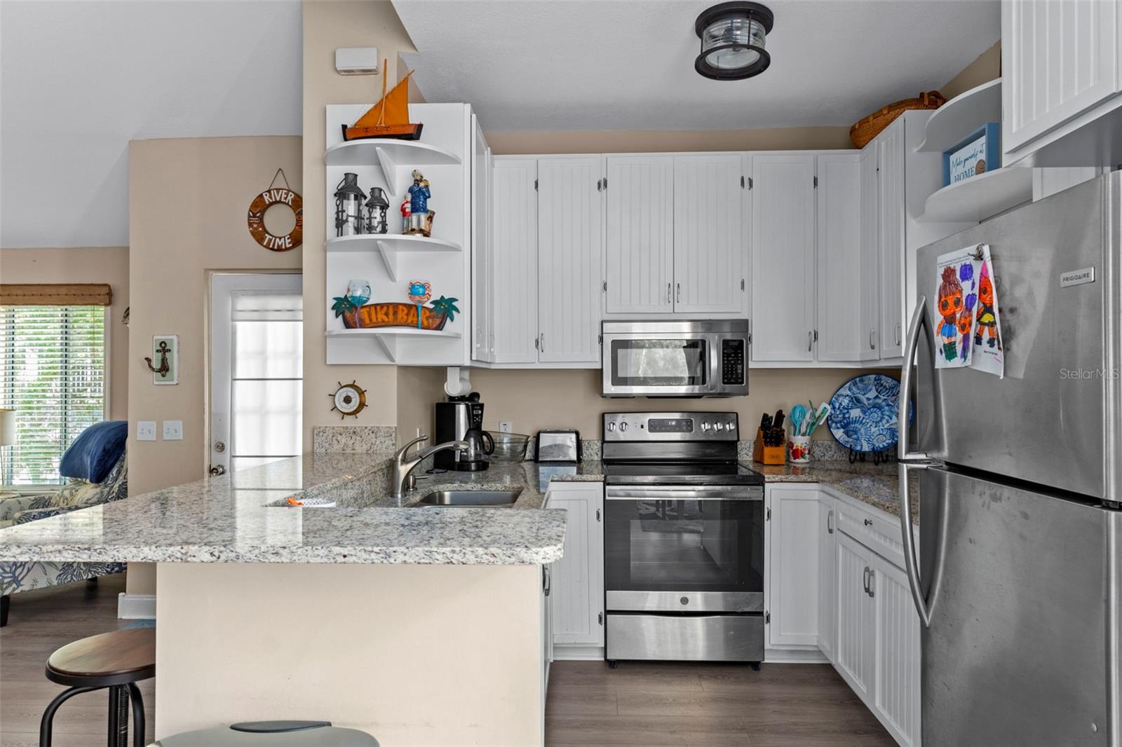 Listing photo id 4 for 6779 Pinebranch Point