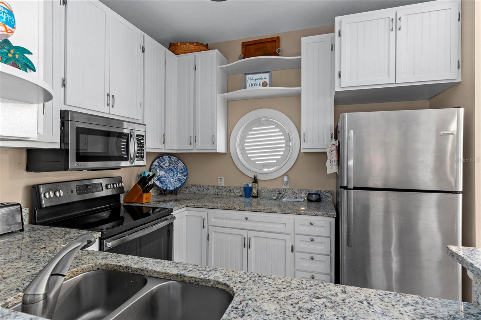 Listing photo id 5 for 6779 Pinebranch Point