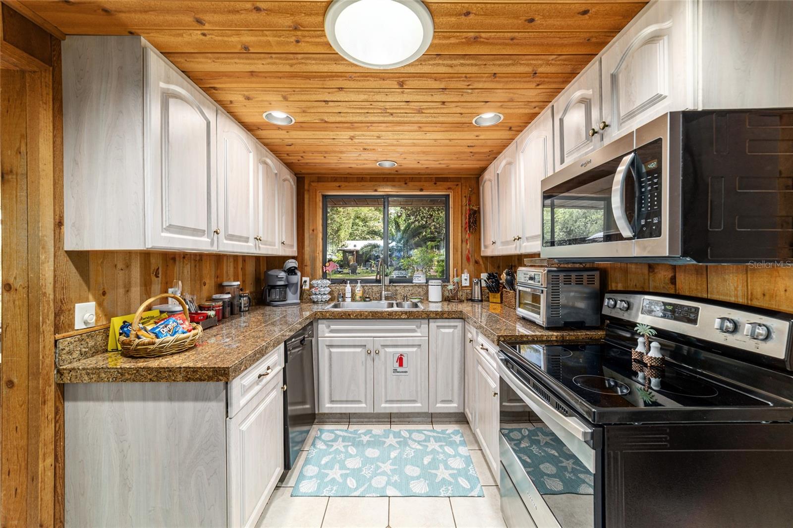 Image 25 of 72 For 11144 190th Avenue