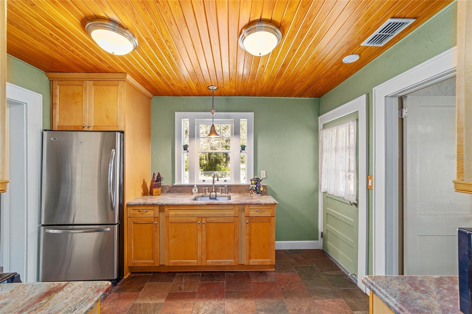 Image 21 of 41 For 114 11th Avenue