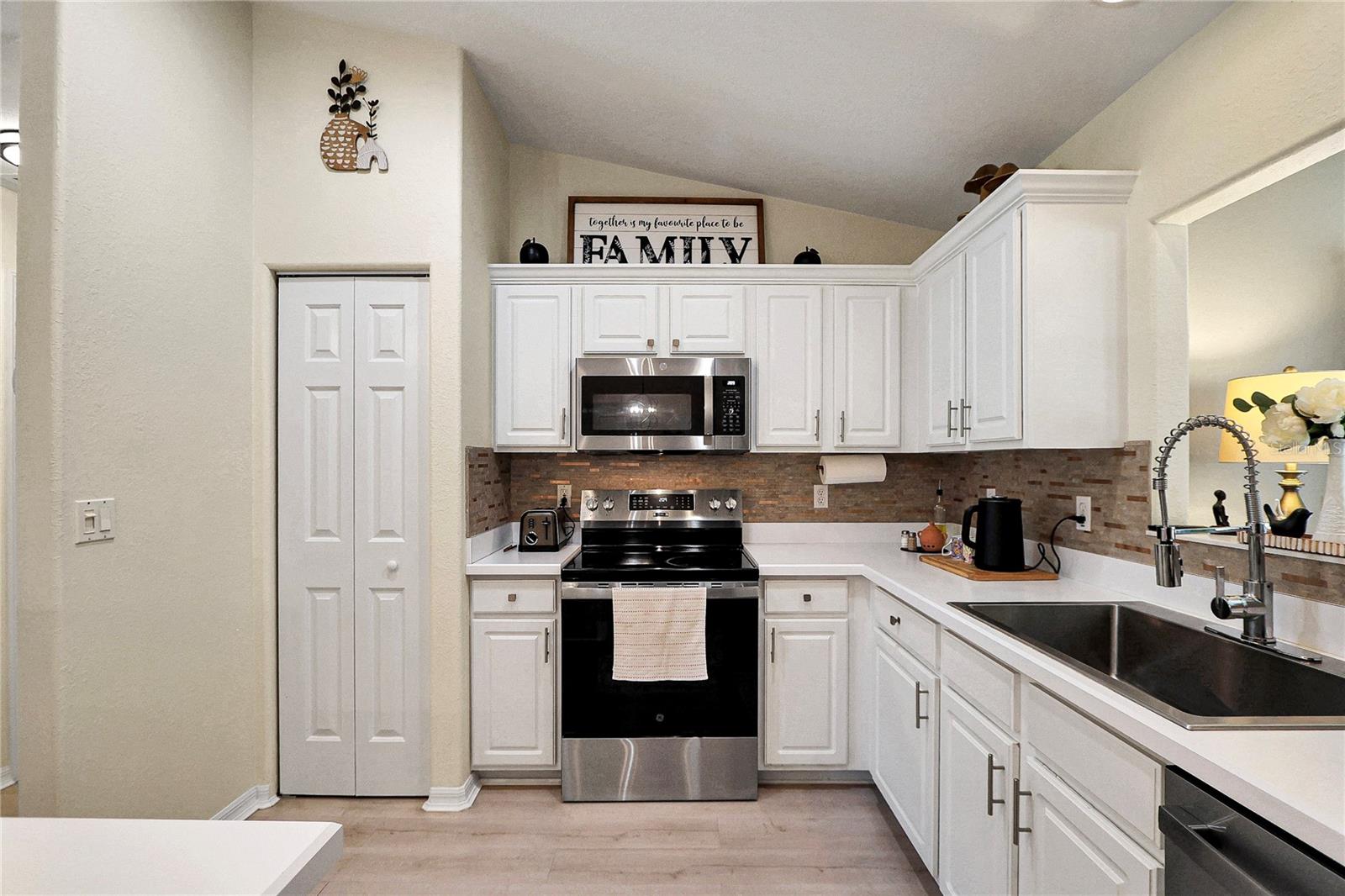 Image 5 of 29 For 13864 85th Court