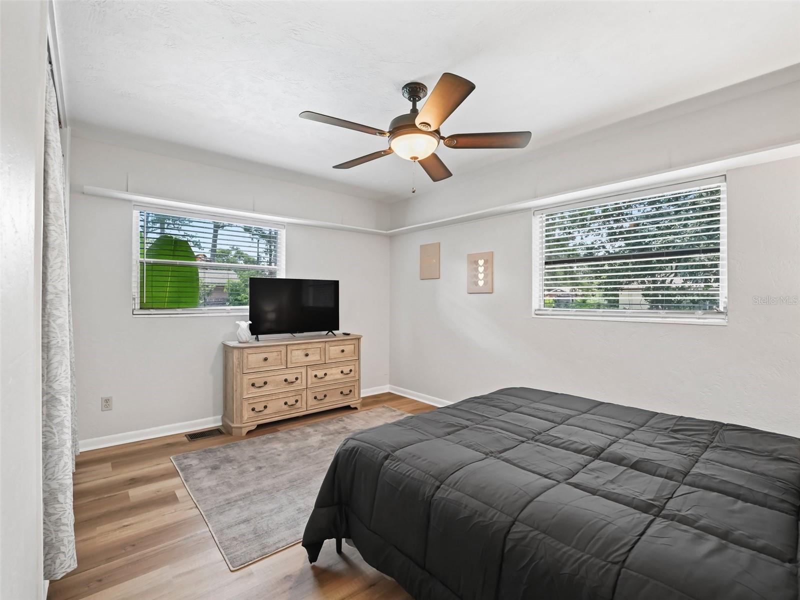 Image 22 of 37 For 1520 12th Street