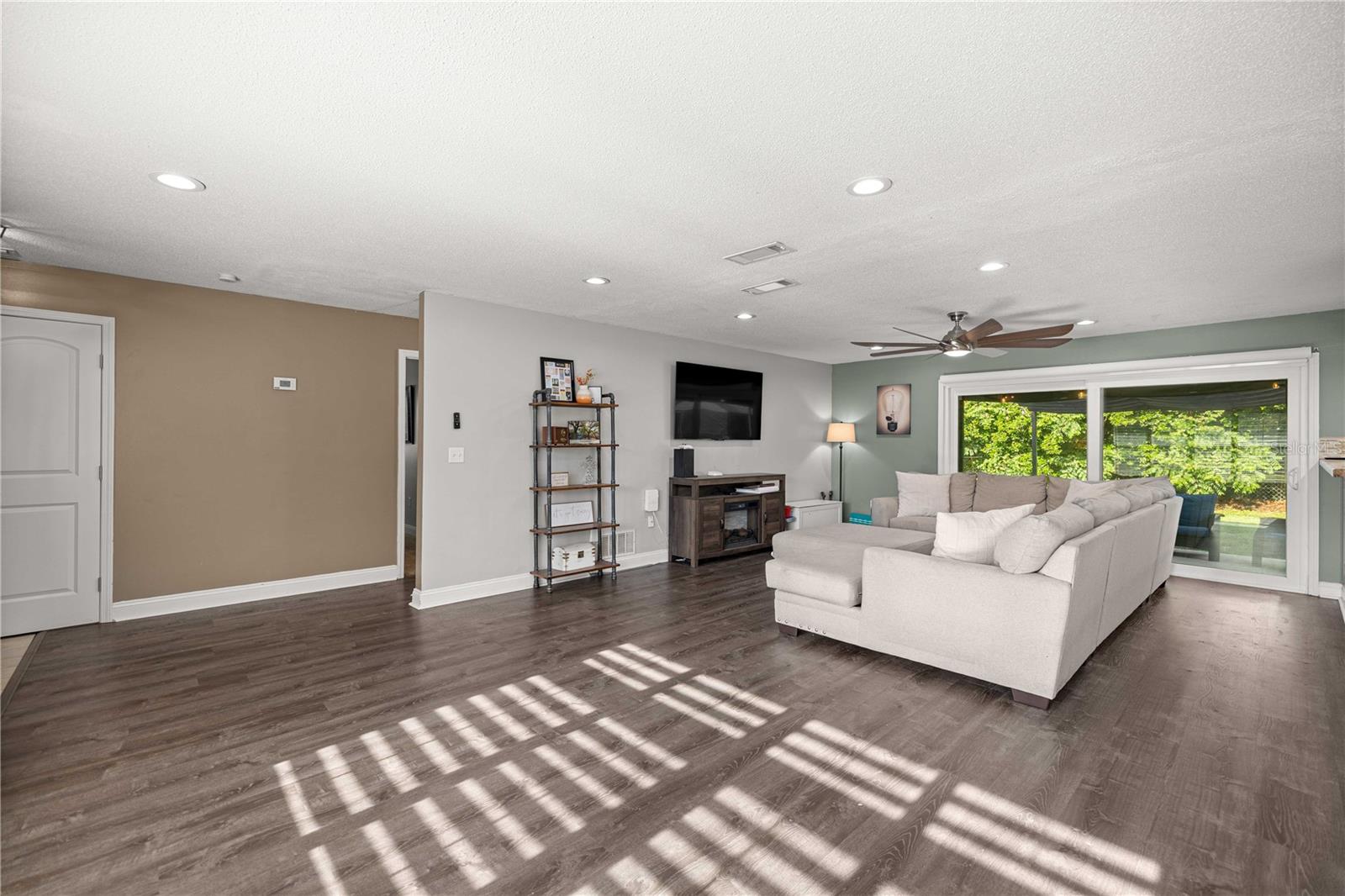 Image 6 of 30 For 1205 48th Avenue Road