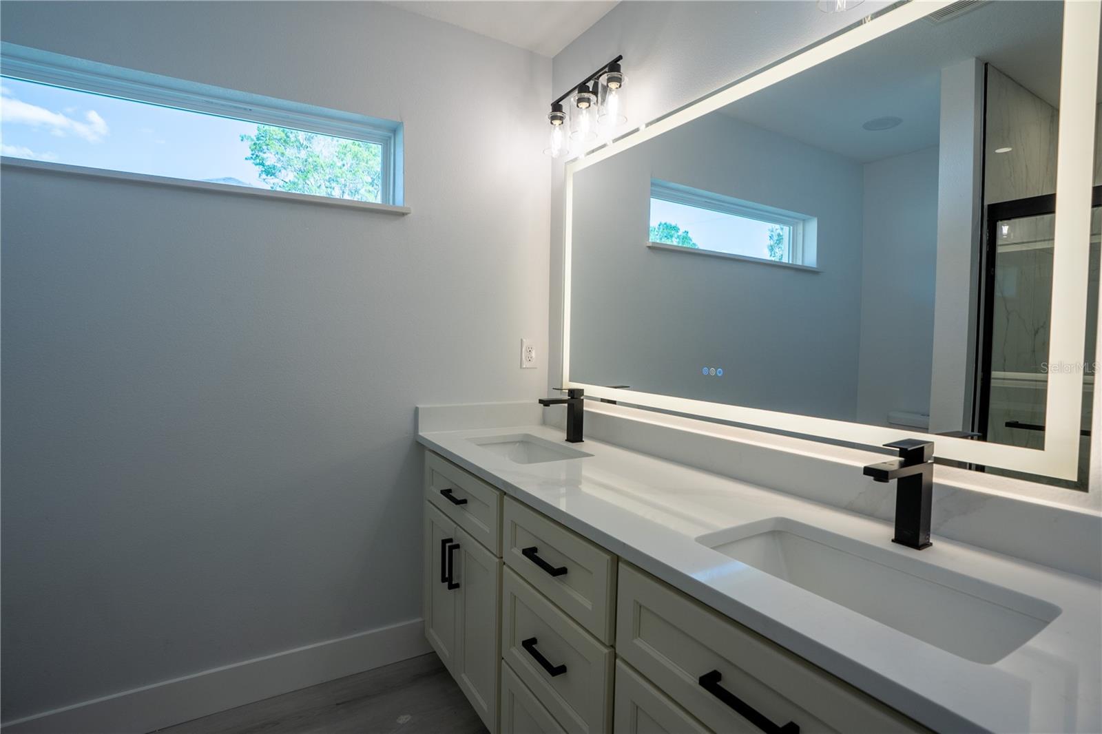 Image 13 of 15 For 13506 106th Street