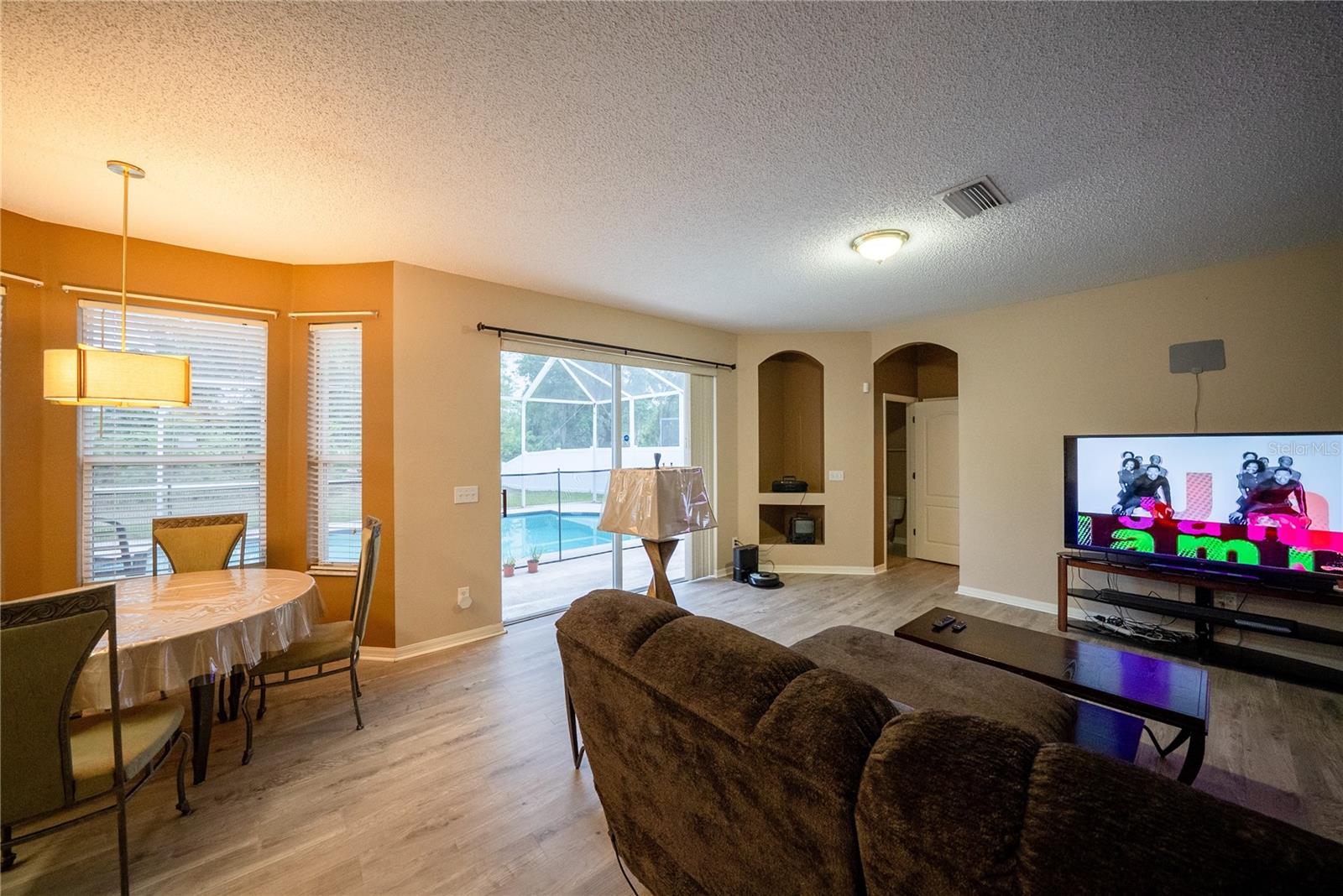 Image 13 of 67 For 10526 Beneva Drive