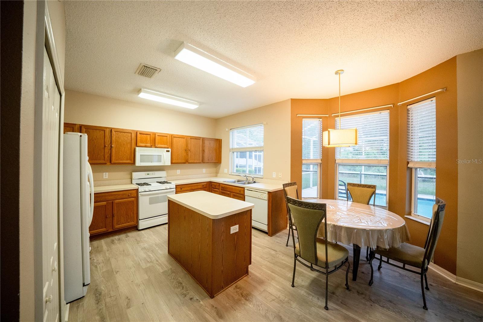 Image 14 of 67 For 10526 Beneva Drive