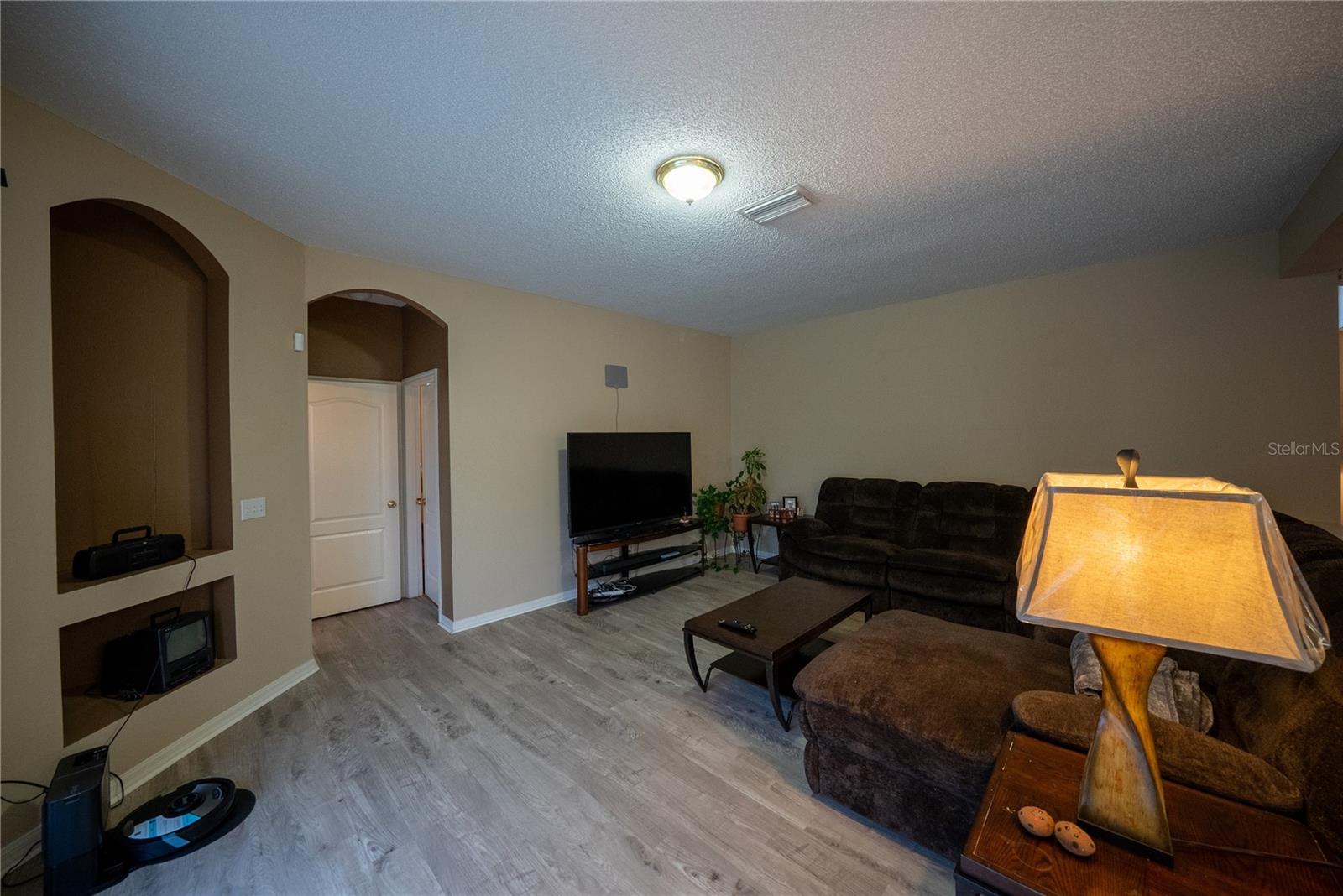 Image 18 of 67 For 10526 Beneva Drive