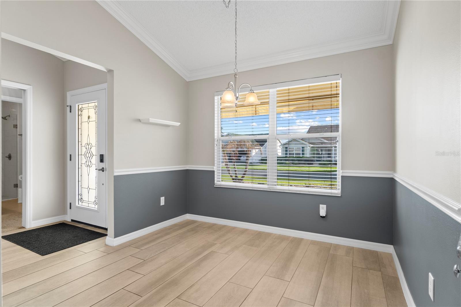 Image 12 of 45 For 589 Sherwood Street