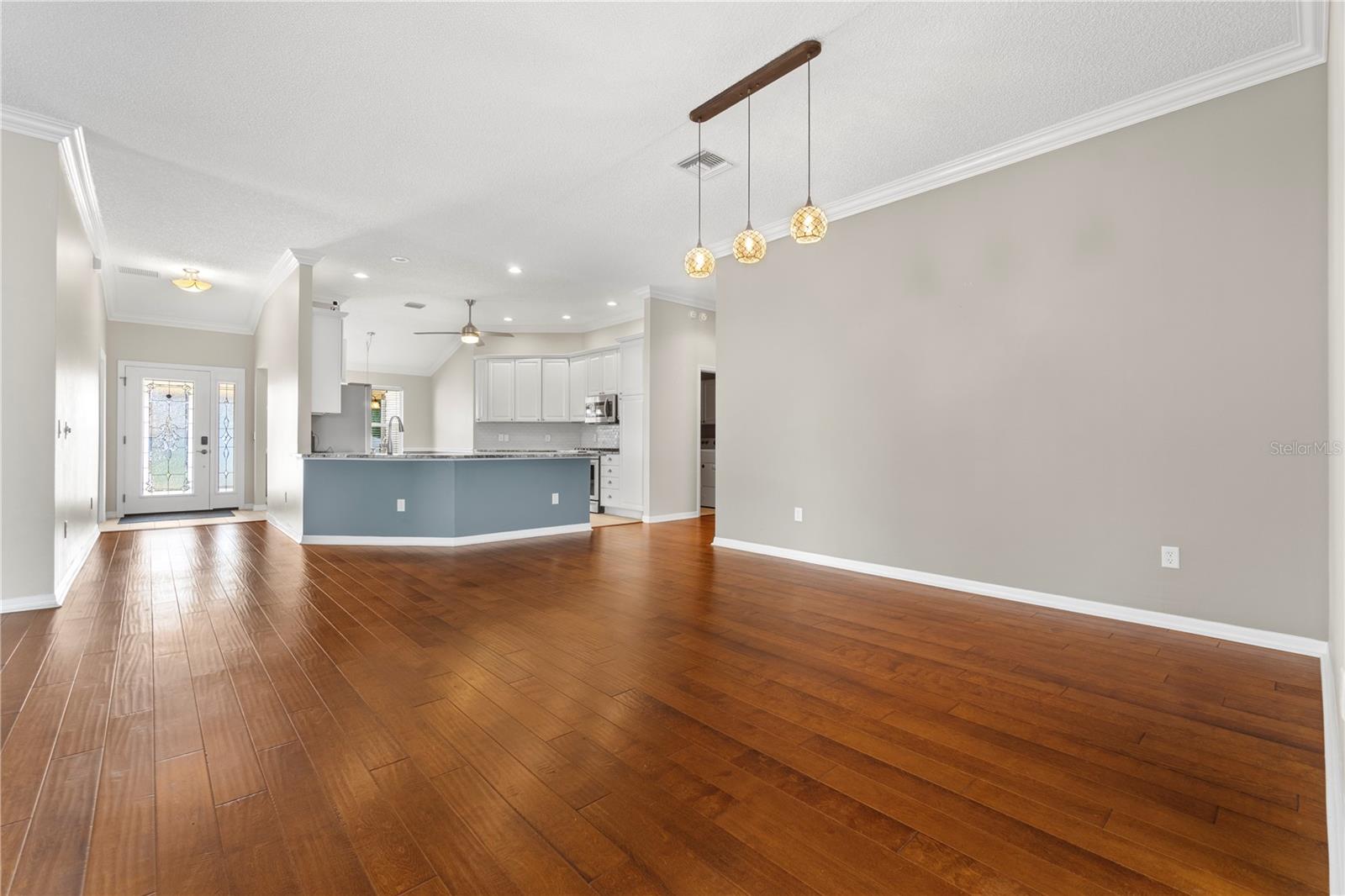 Image 13 of 45 For 589 Sherwood Street