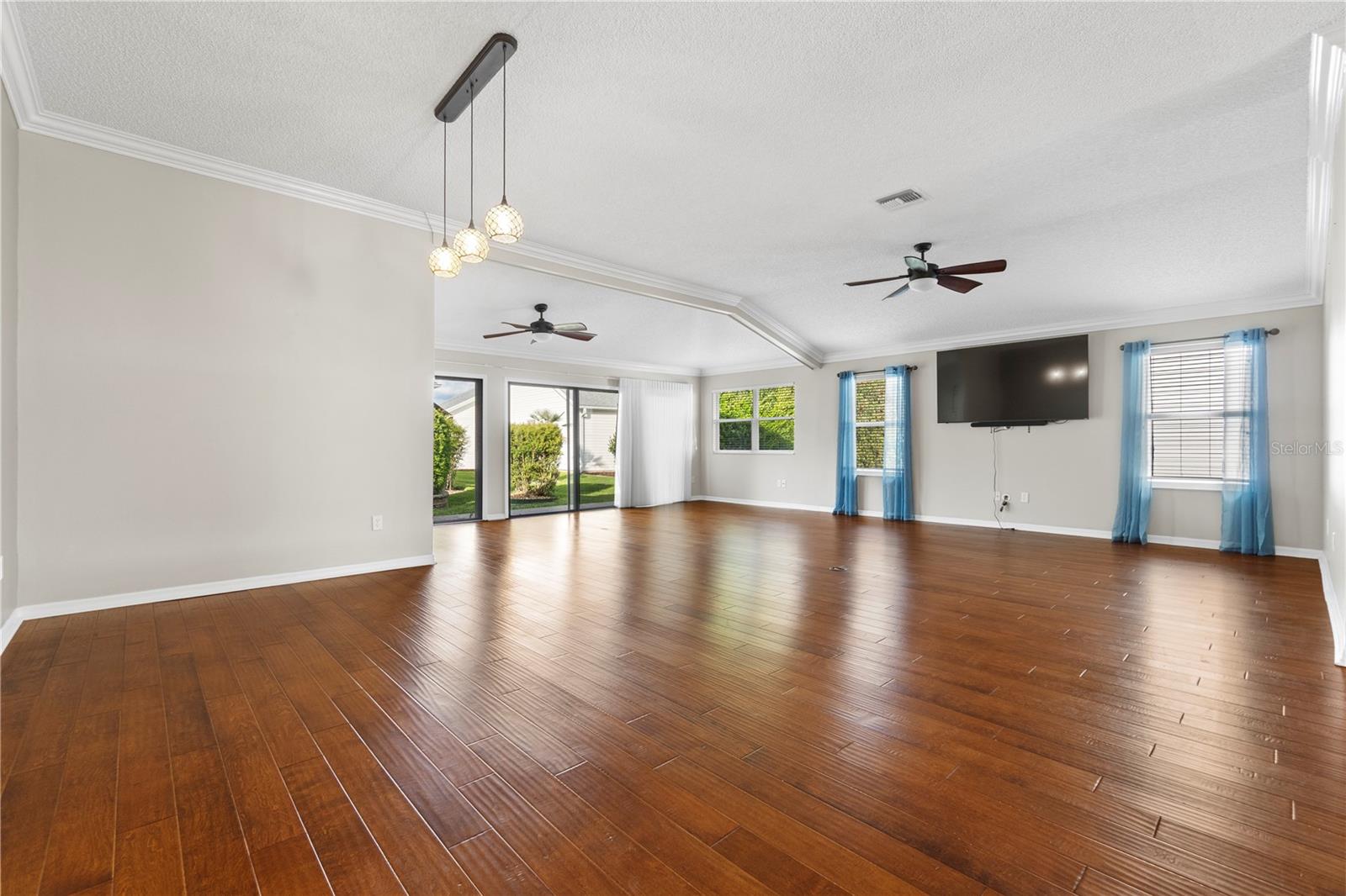 Image 14 of 45 For 589 Sherwood Street