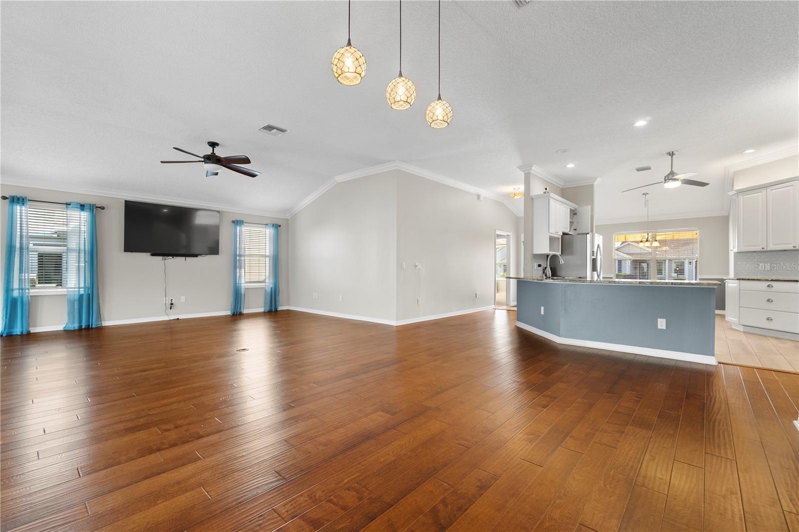 Image 15 of 45 For 589 Sherwood Street