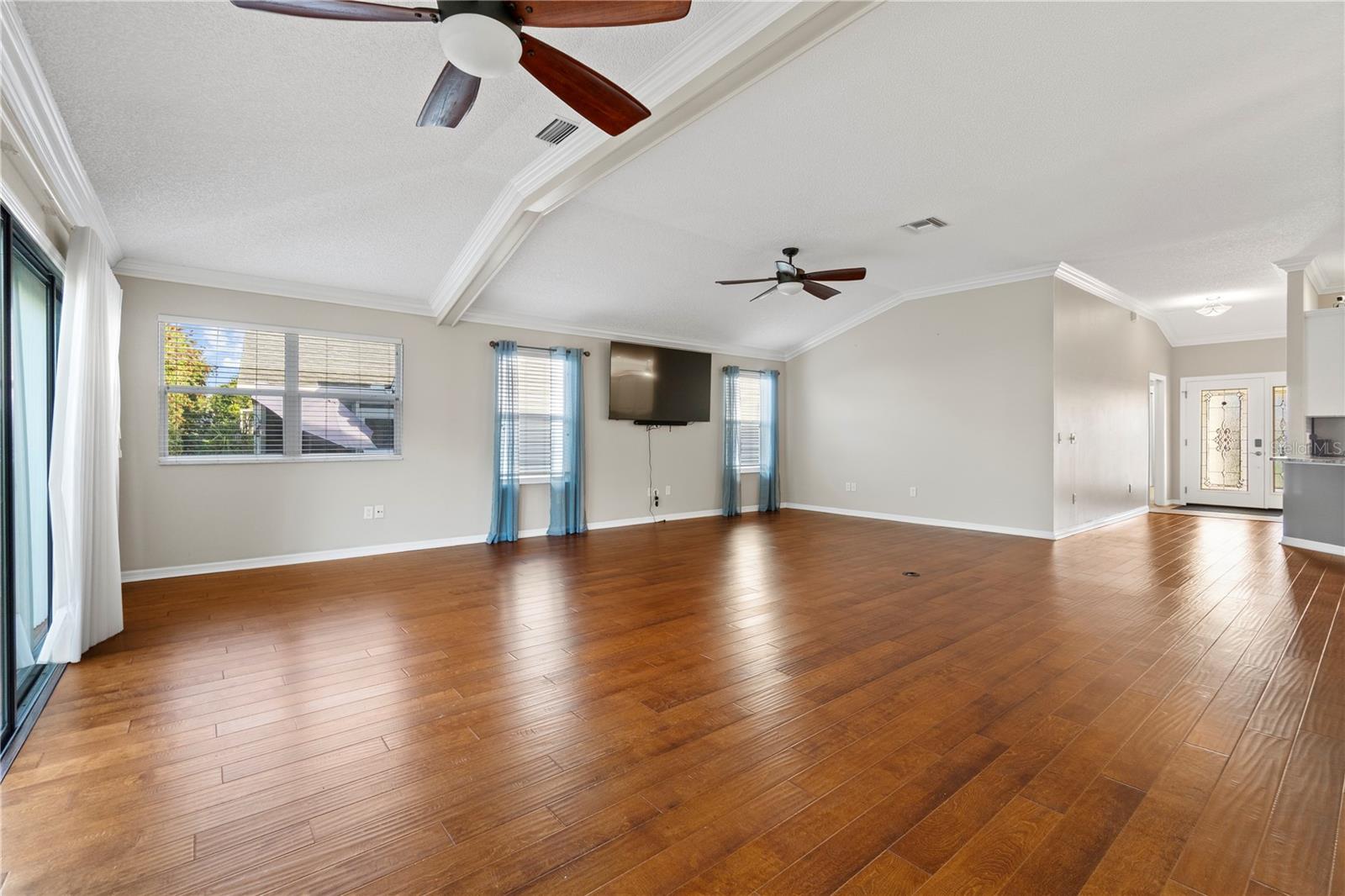 Image 16 of 45 For 589 Sherwood Street