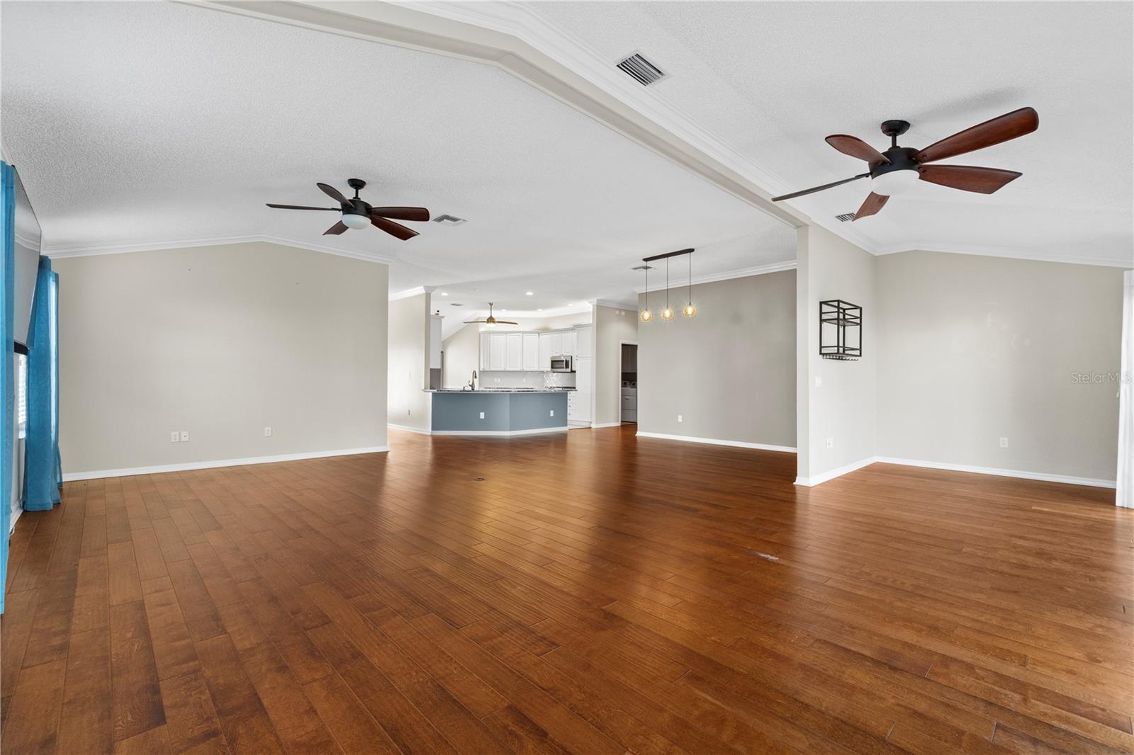 Image 17 of 45 For 589 Sherwood Street