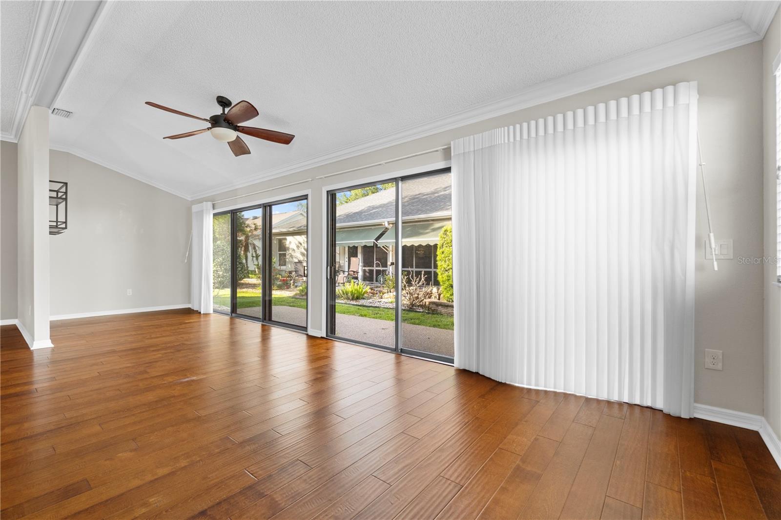 Image 19 of 45 For 589 Sherwood Street