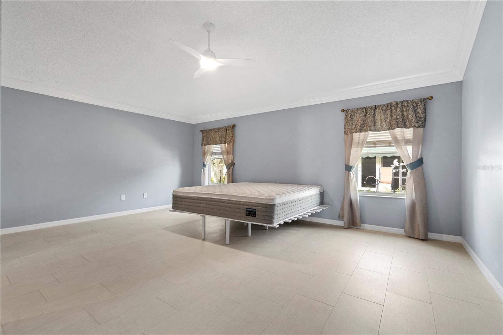 Image 20 of 45 For 589 Sherwood Street