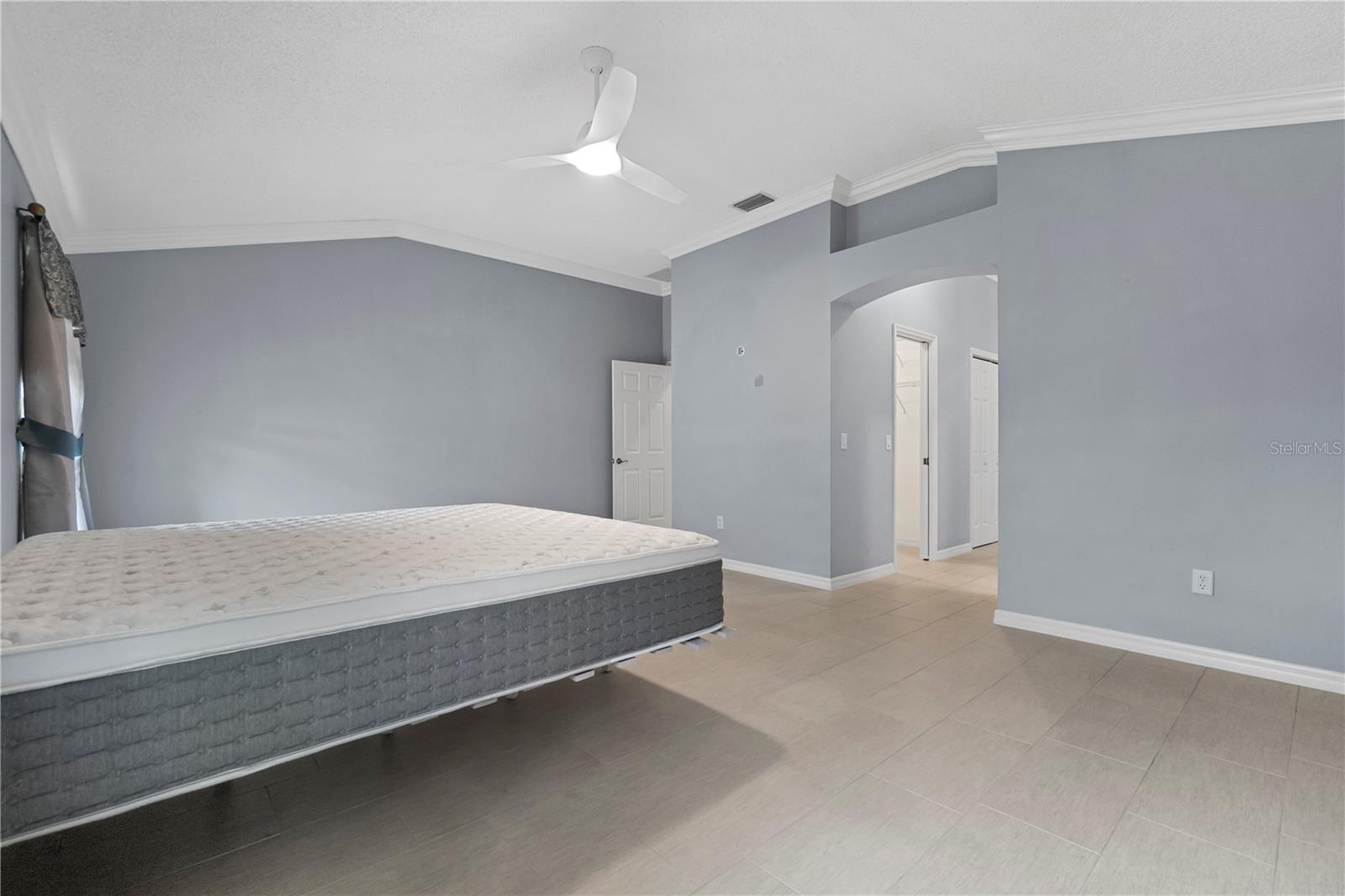 Image 22 of 45 For 589 Sherwood Street