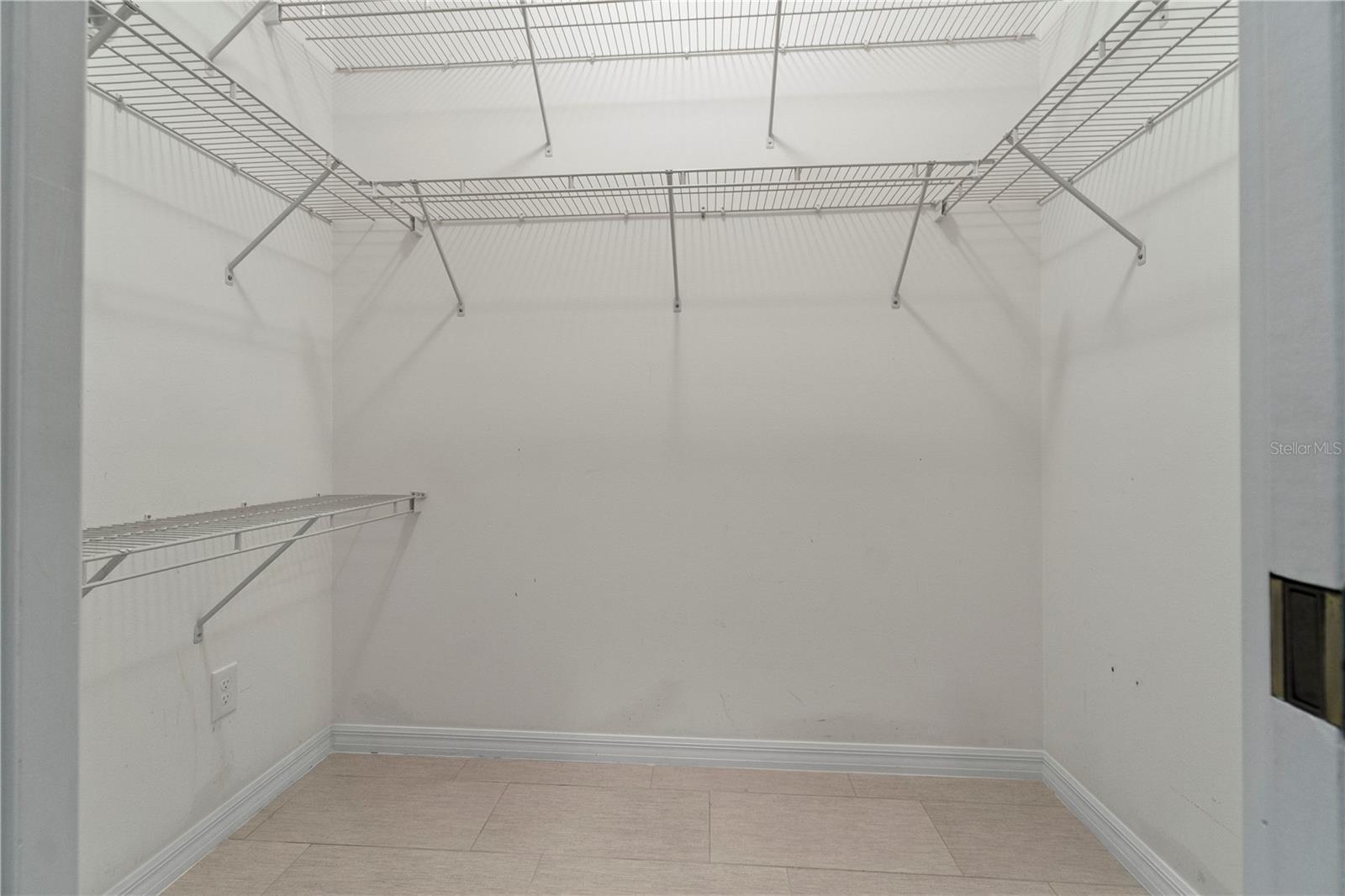 Image 25 of 45 For 589 Sherwood Street