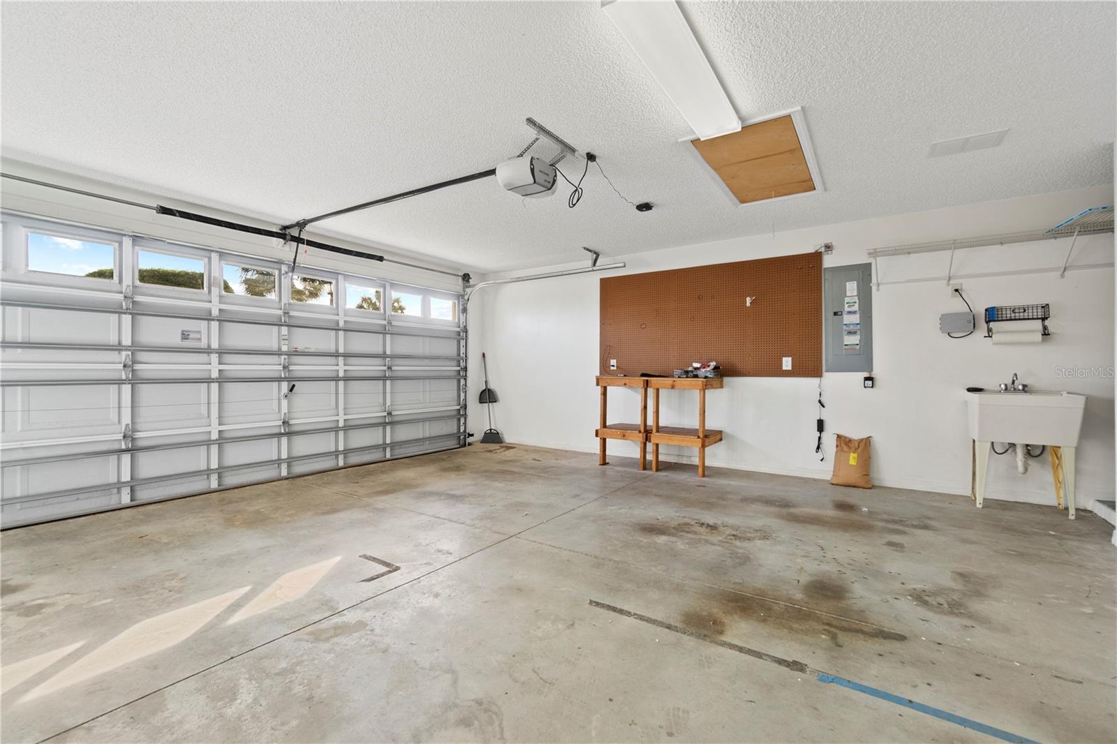 Image 36 of 45 For 589 Sherwood Street