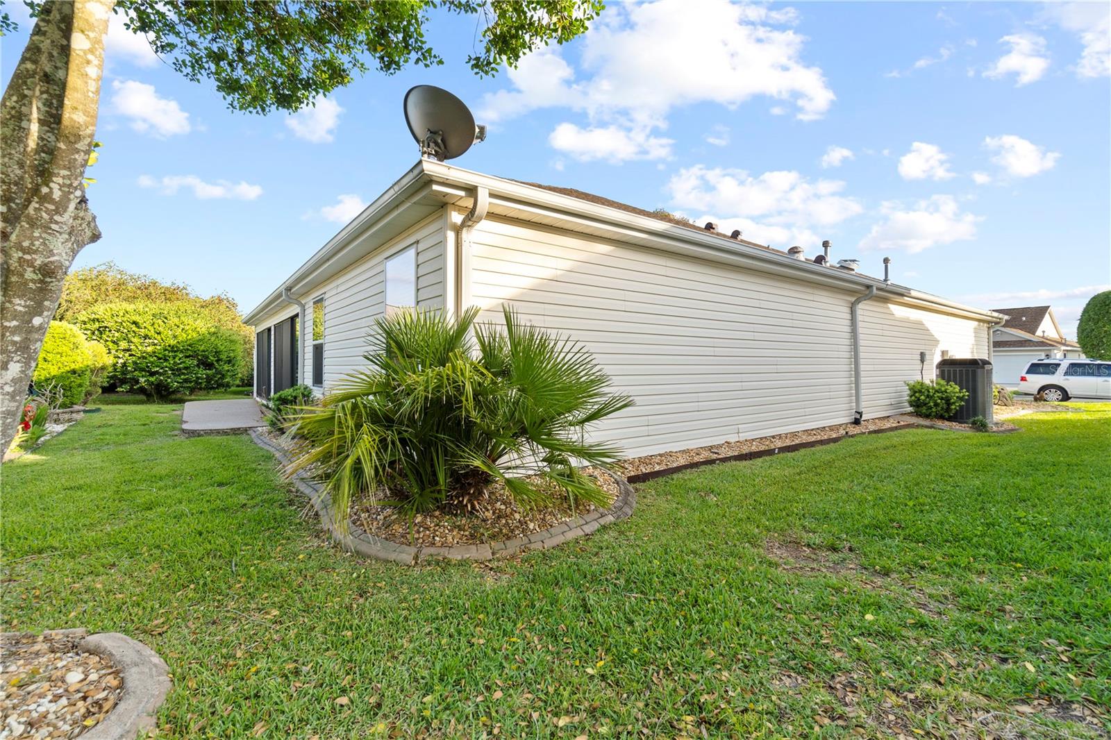 Image 38 of 45 For 589 Sherwood Street