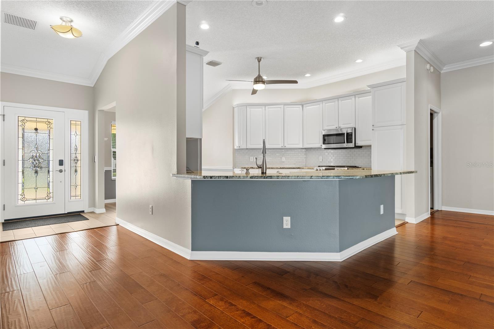 Image 6 of 45 For 589 Sherwood Street