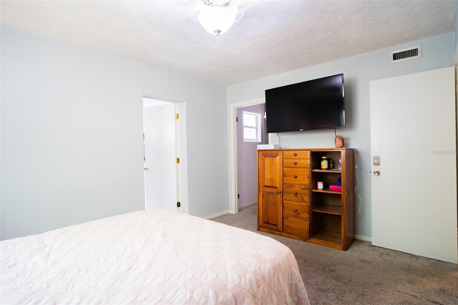 Image 17 of 39 For 707 Howard Street