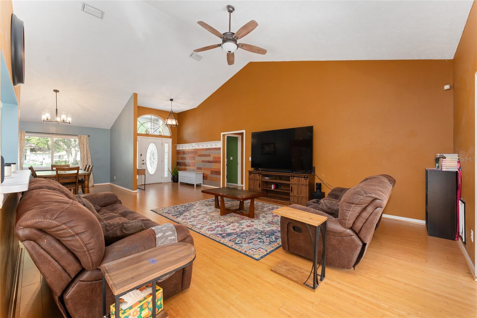 Image 13 of 36 For 10637 73rd Avenue