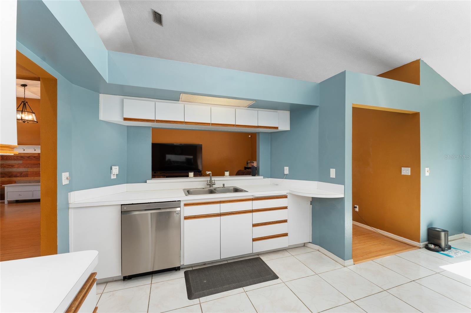 Image 19 of 36 For 10637 73rd Avenue