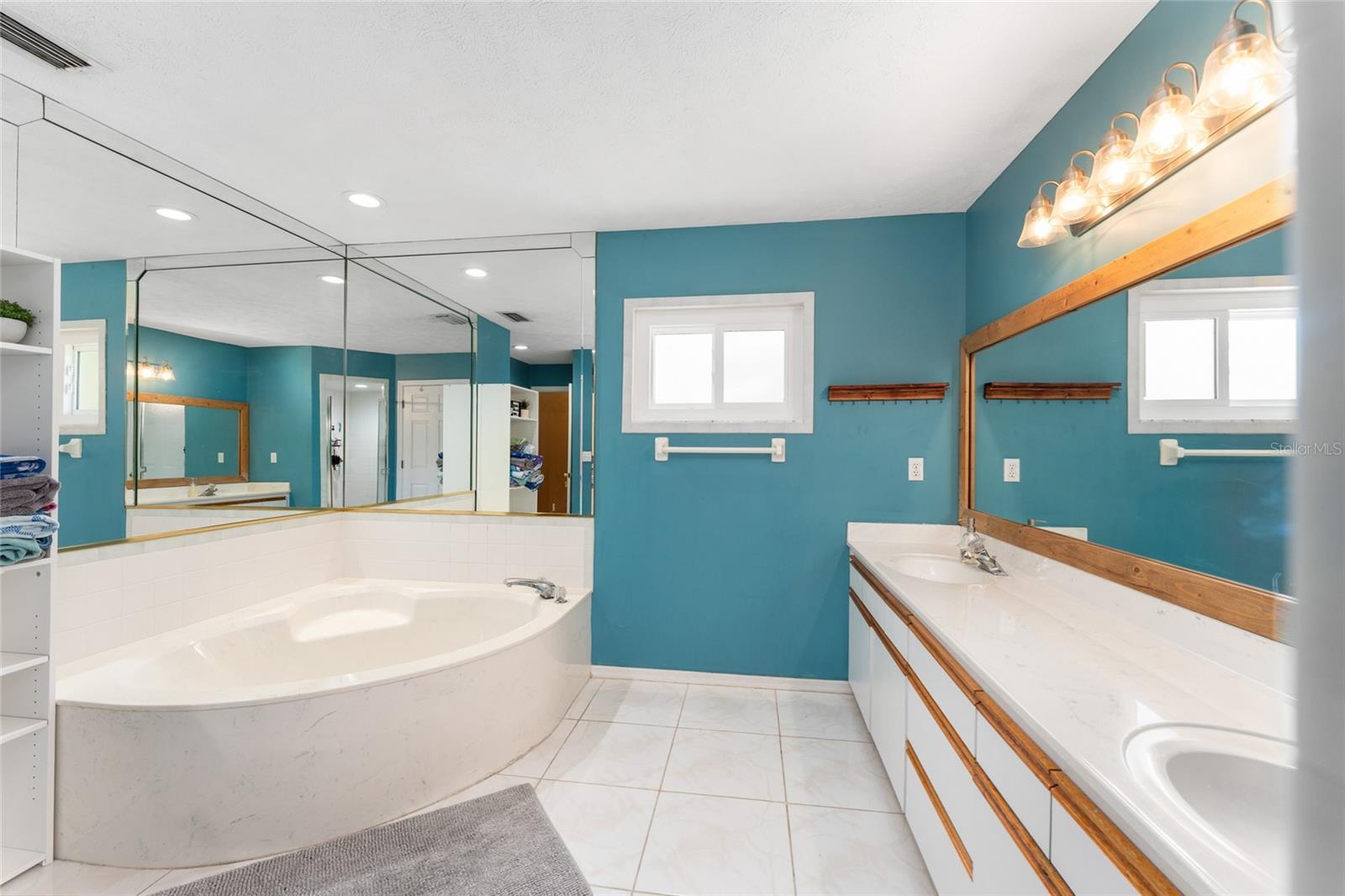 Image 24 of 36 For 10637 73rd Avenue