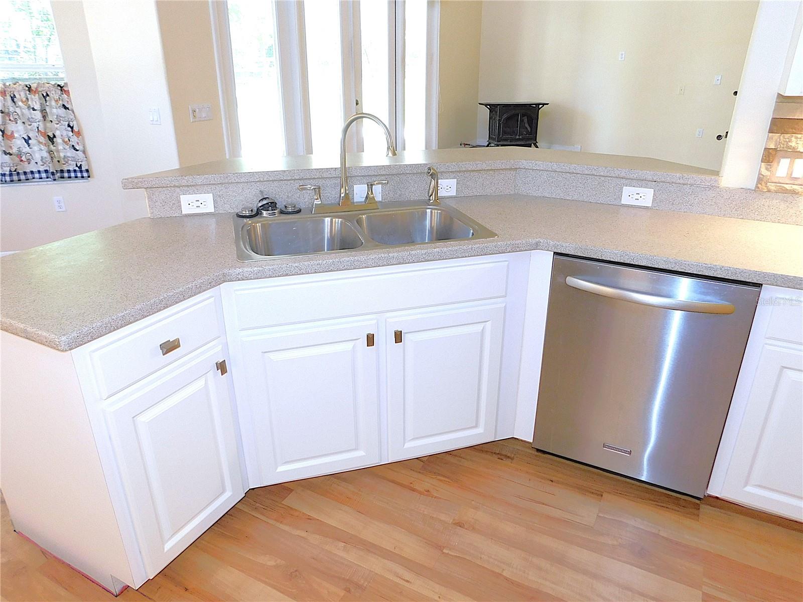 Image 26 of 89 For 1203 49th Avenue