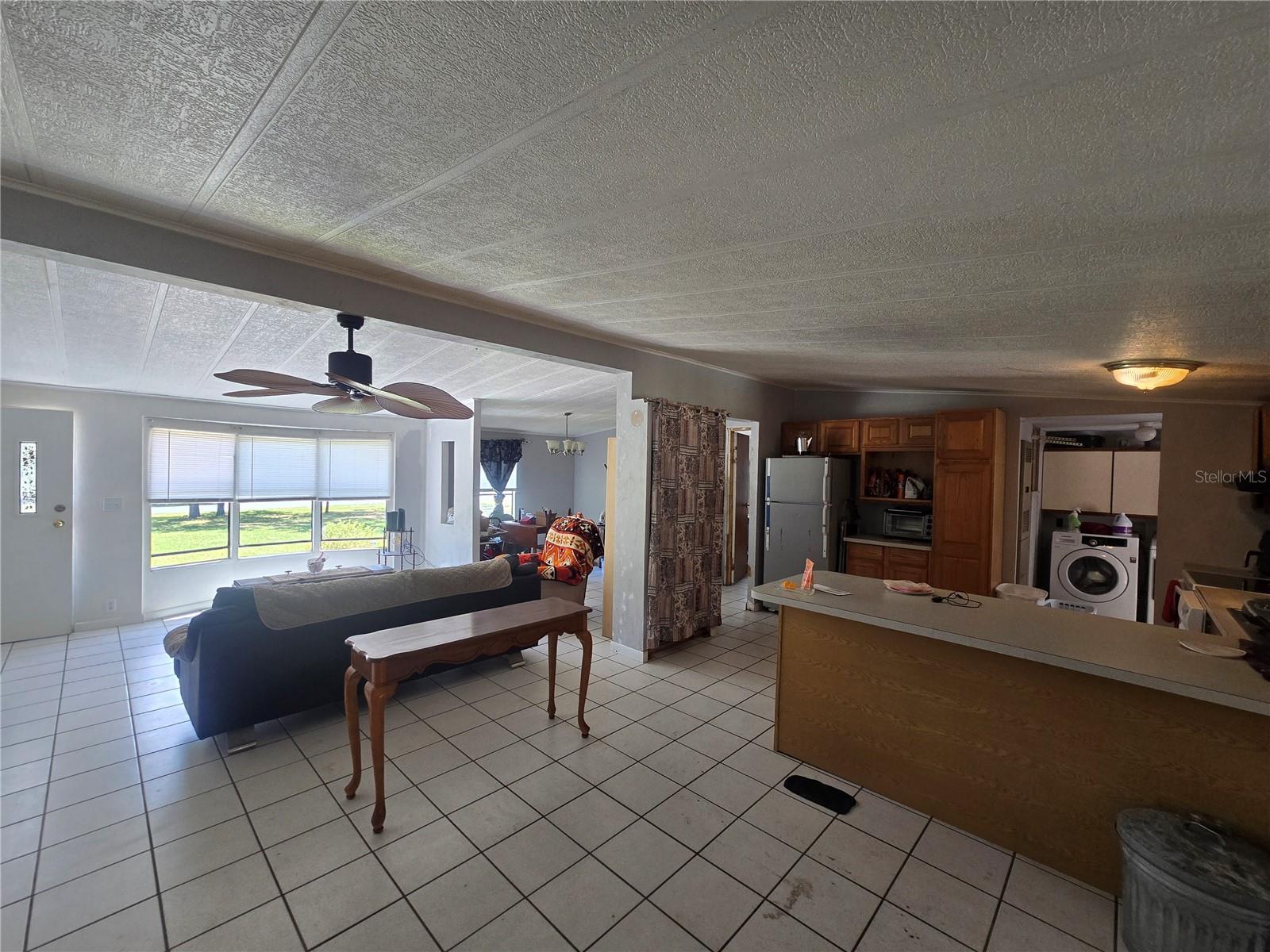 Listing photo id 8 for 1099 La Salle Street