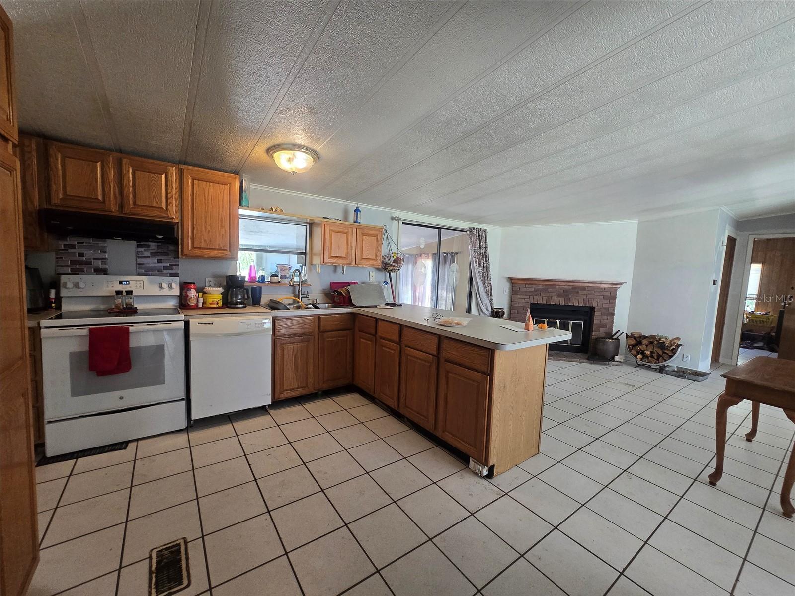 Listing photo id 10 for 1099 La Salle Street