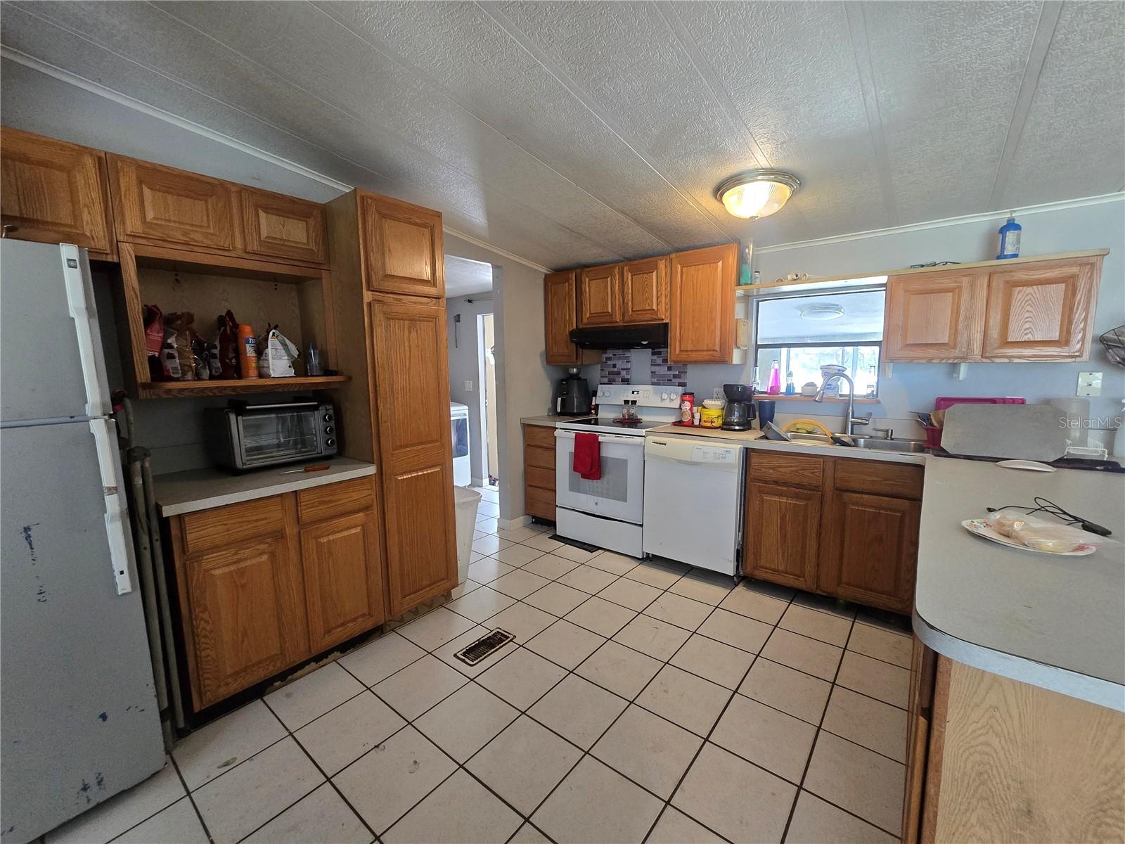 Listing photo id 11 for 1099 La Salle Street