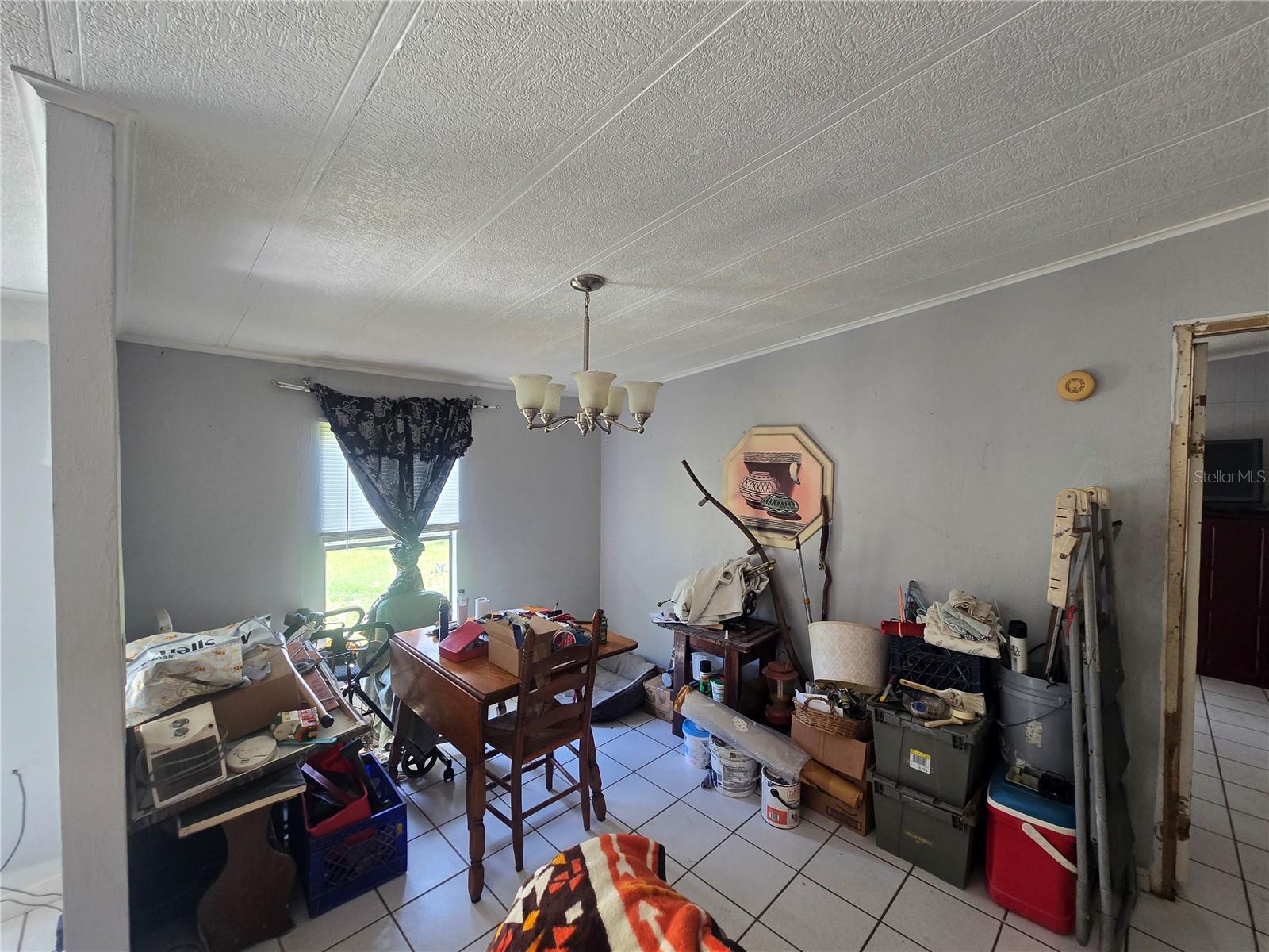 Listing photo id 12 for 1099 La Salle Street