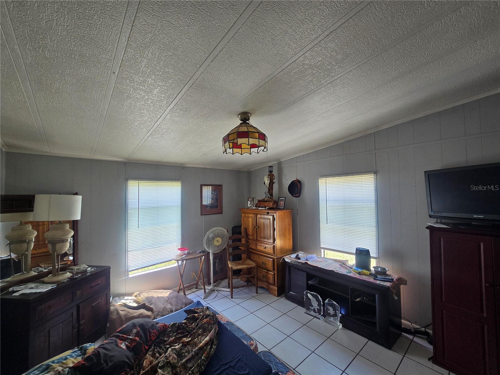 Listing photo id 13 for 1099 La Salle Street