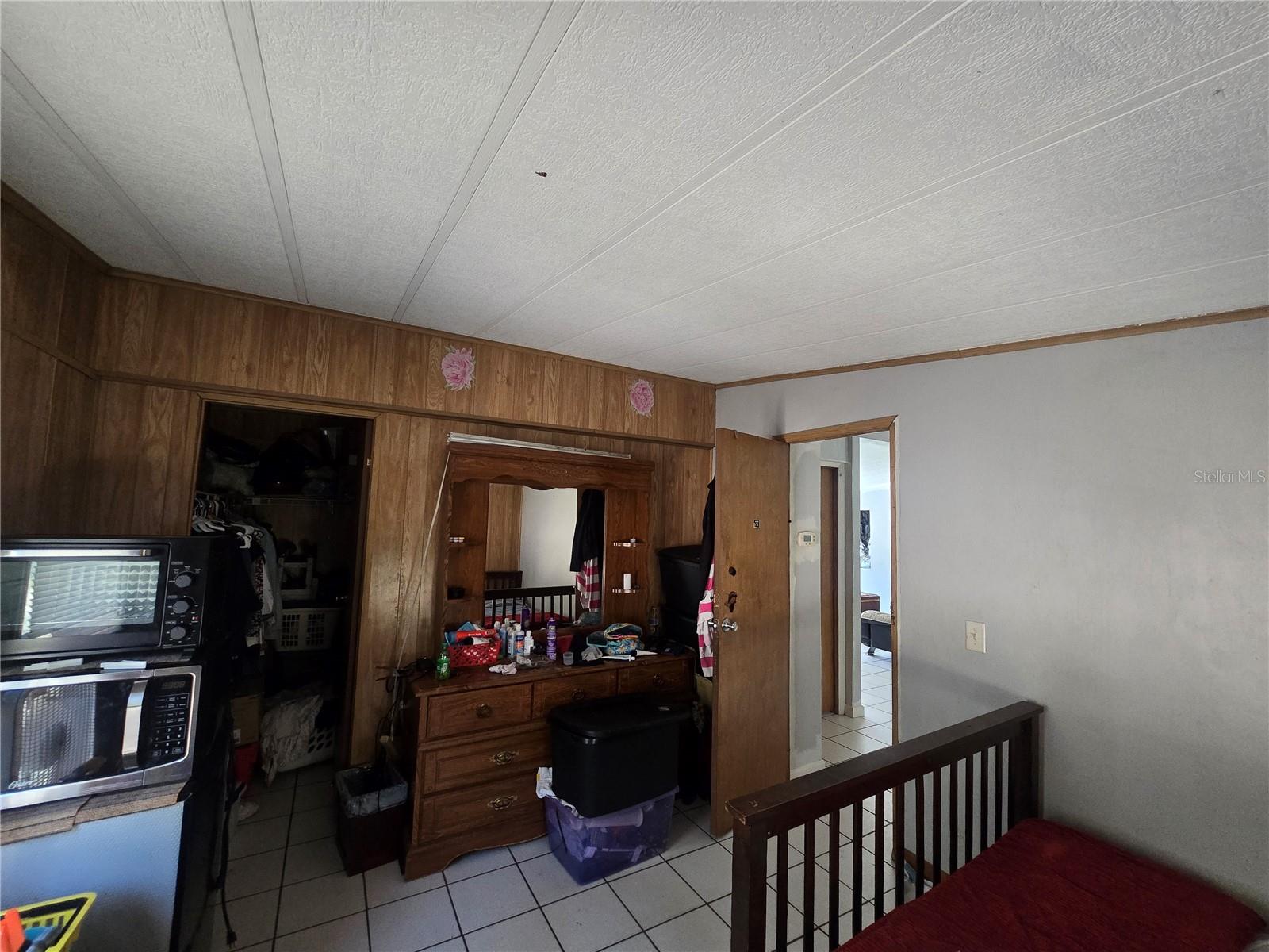 Listing photo id 17 for 1099 La Salle Street