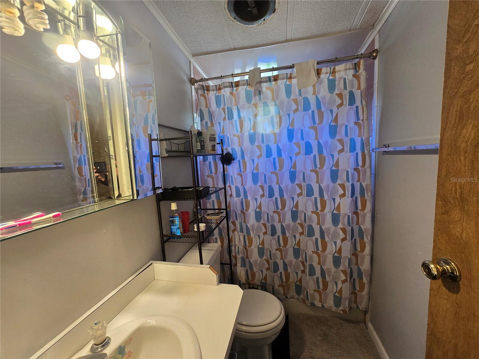 Listing photo id 18 for 1099 La Salle Street