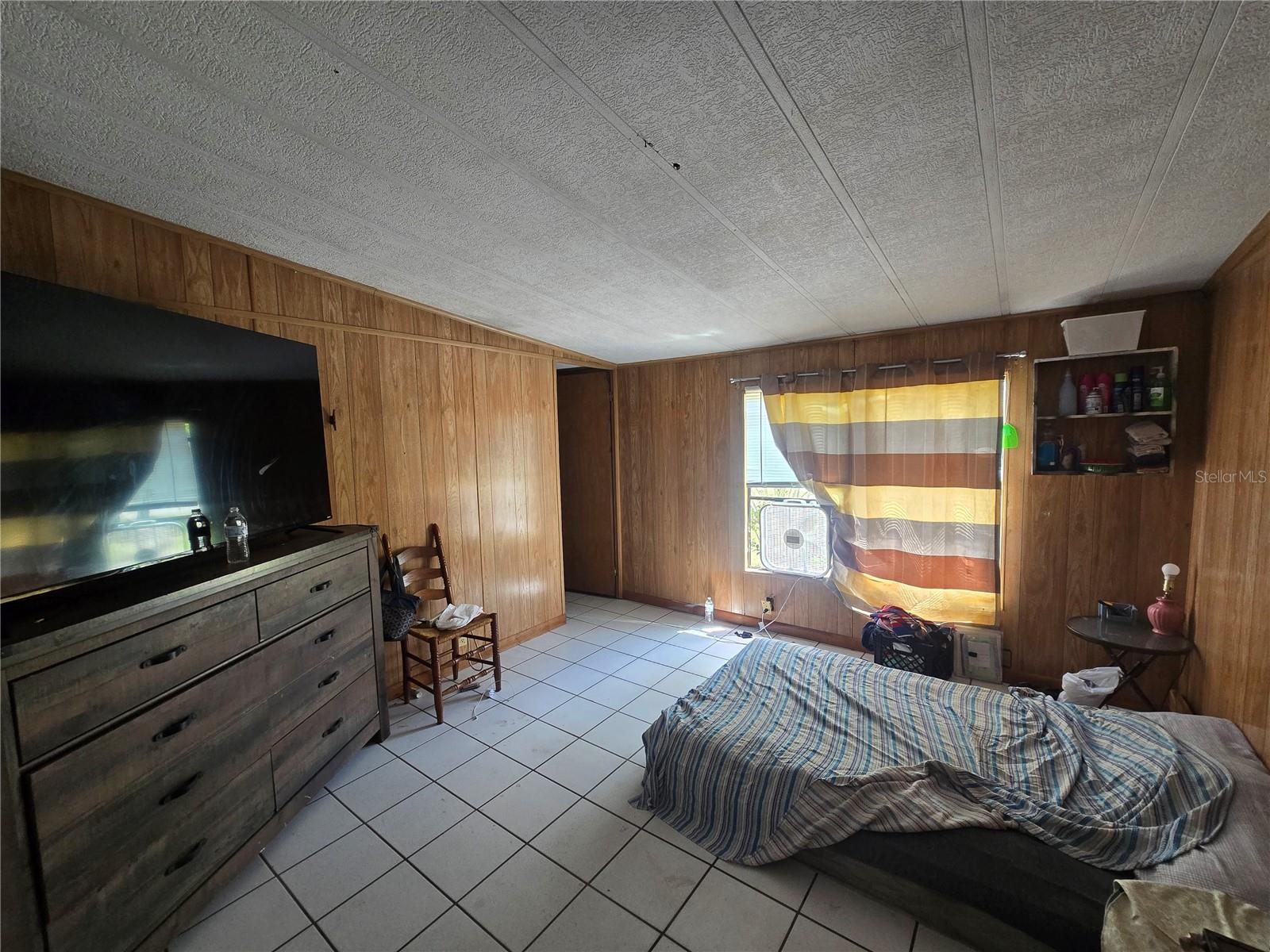 Listing photo id 20 for 1099 La Salle Street