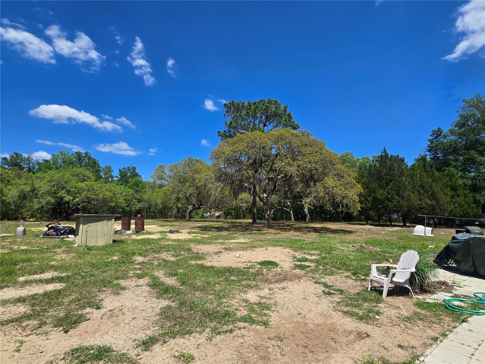 Listing photo id 25 for 1099 La Salle Street