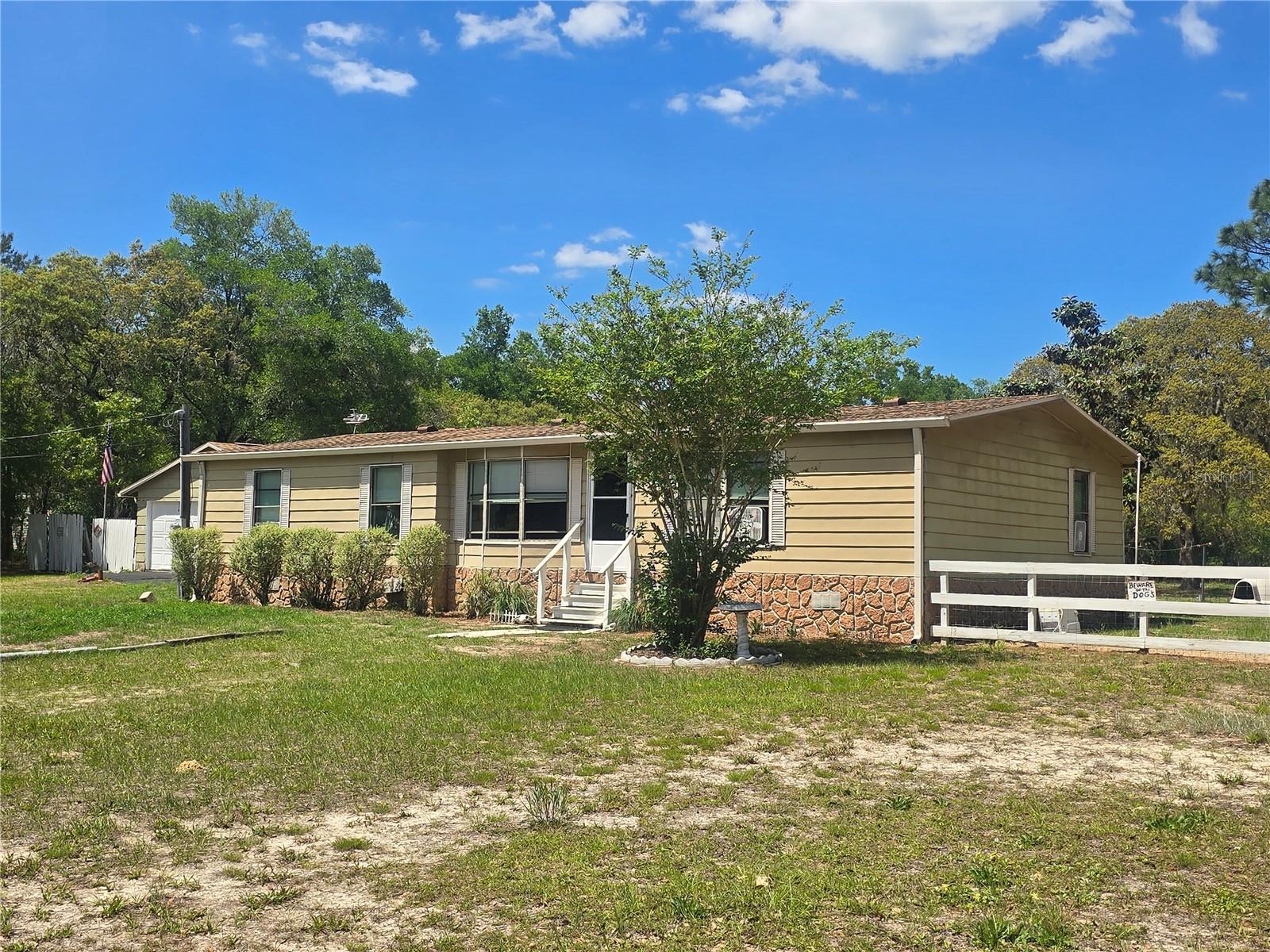 Listing photo id 1 for 1099 La Salle Street