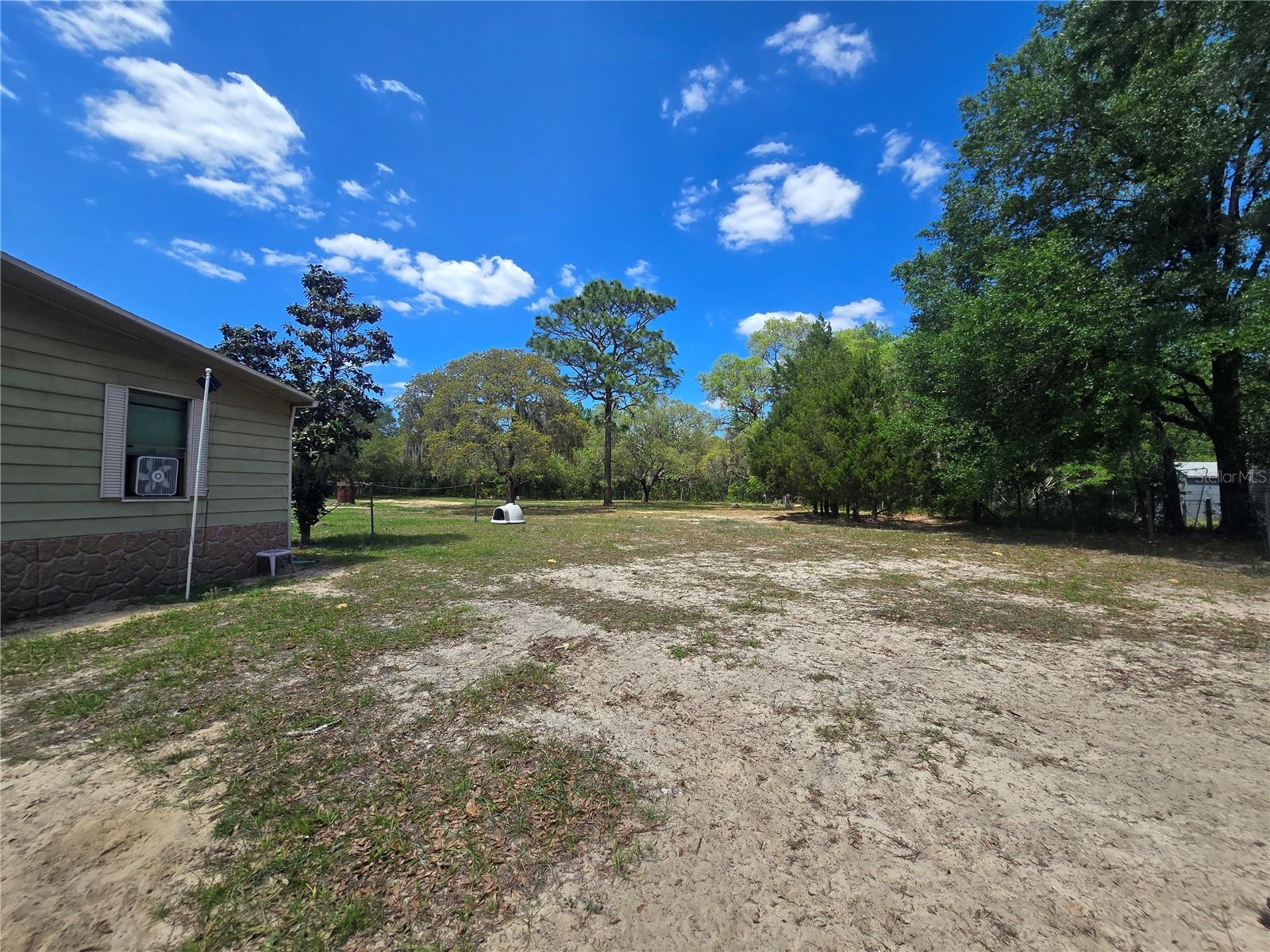 Listing photo id 3 for 1099 La Salle Street