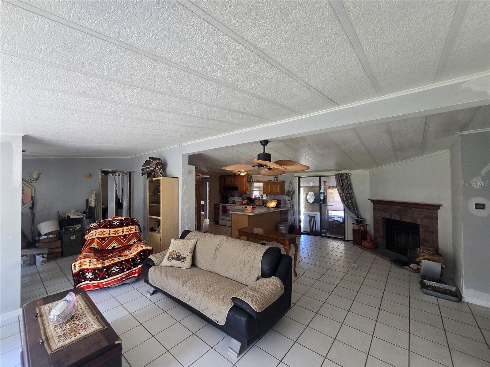 Listing photo id 7 for 1099 La Salle Street