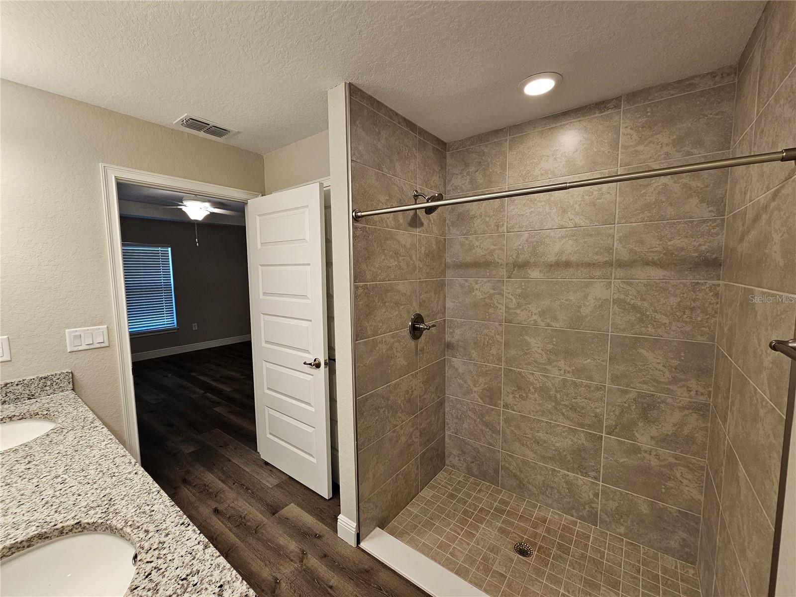 Image 18 of 30 For 16 Larch Course Terrace