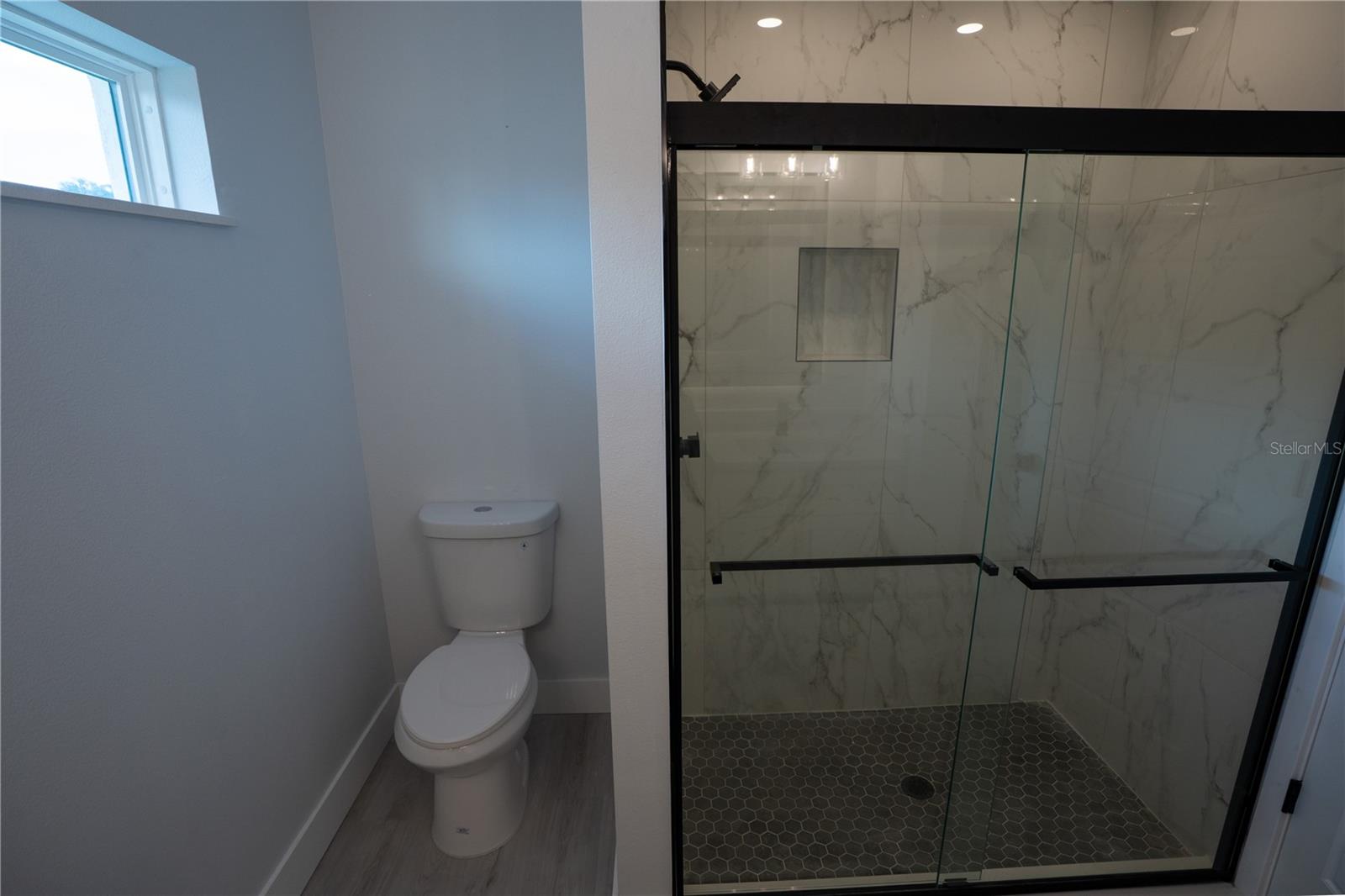 Image 11 of 18 For 13498 106th Street