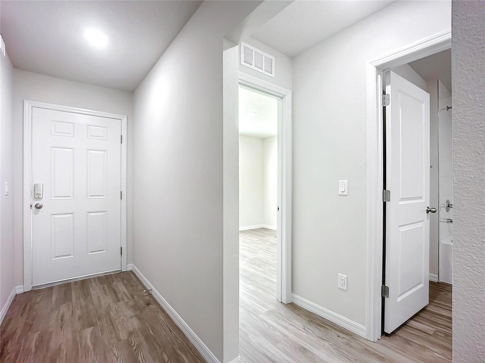 Image 2 of 9 For 13 Unique Court