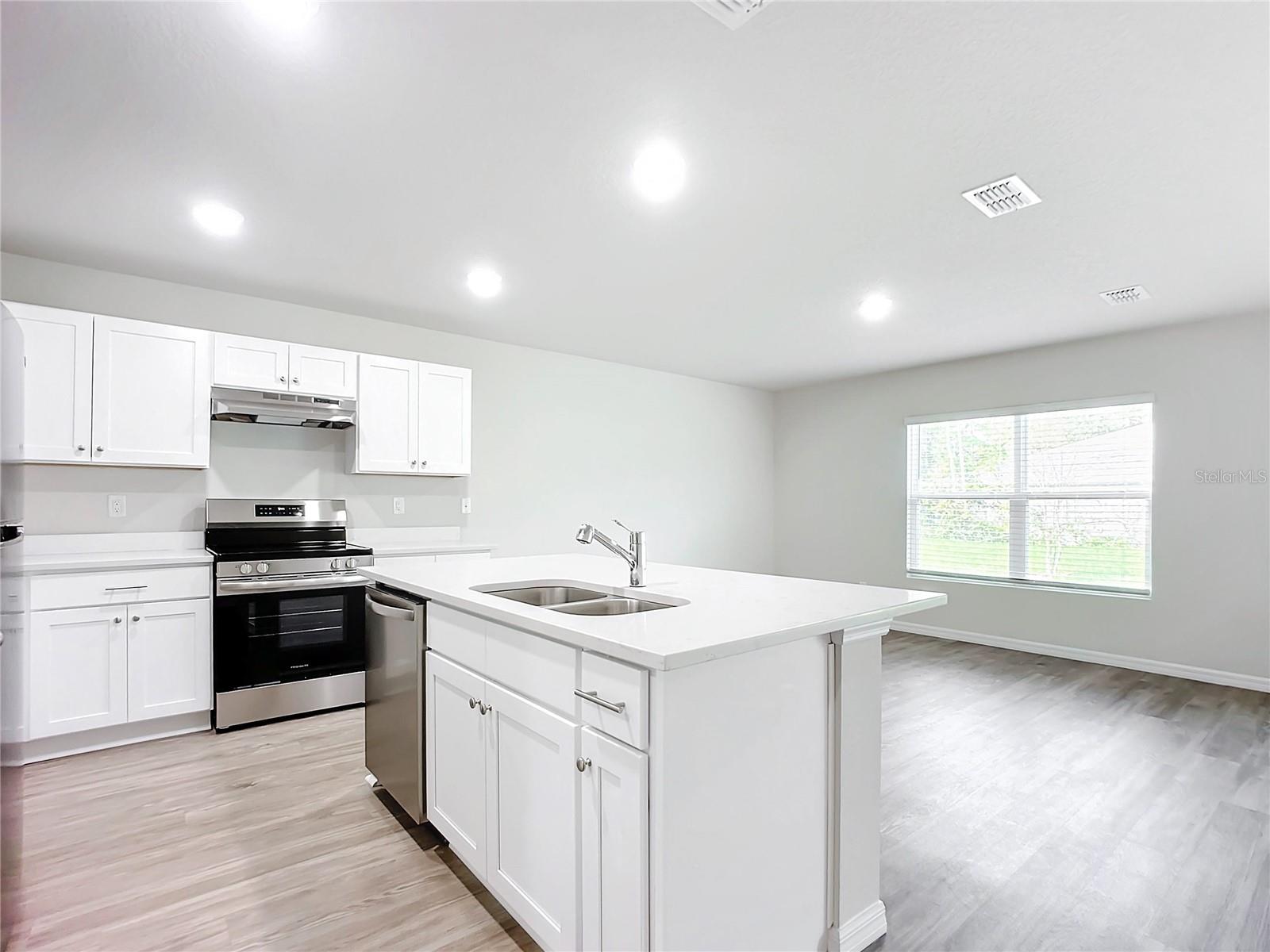 Image 4 of 9 For 13 Unique Court