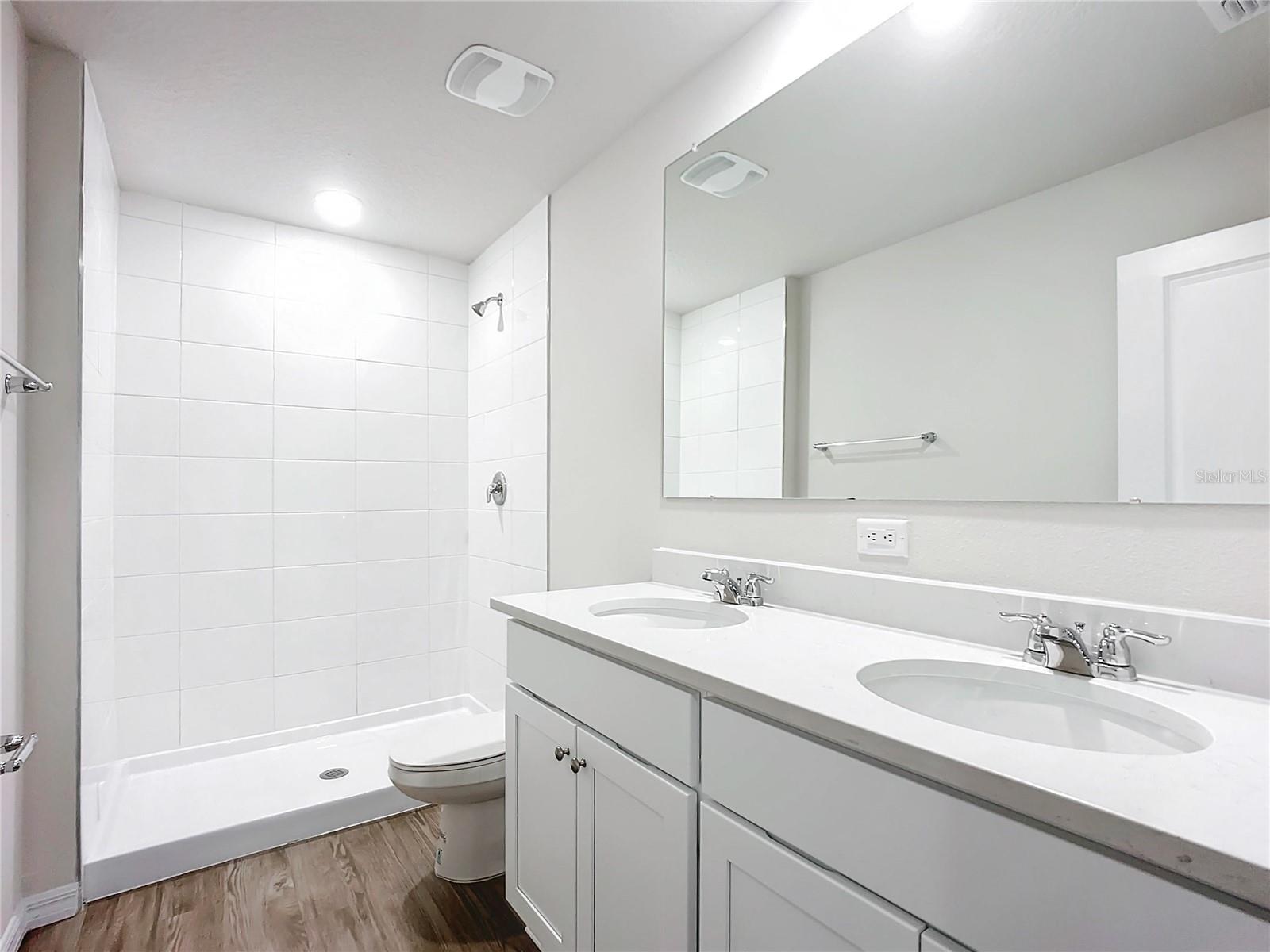 Image 6 of 9 For 13 Unique Court