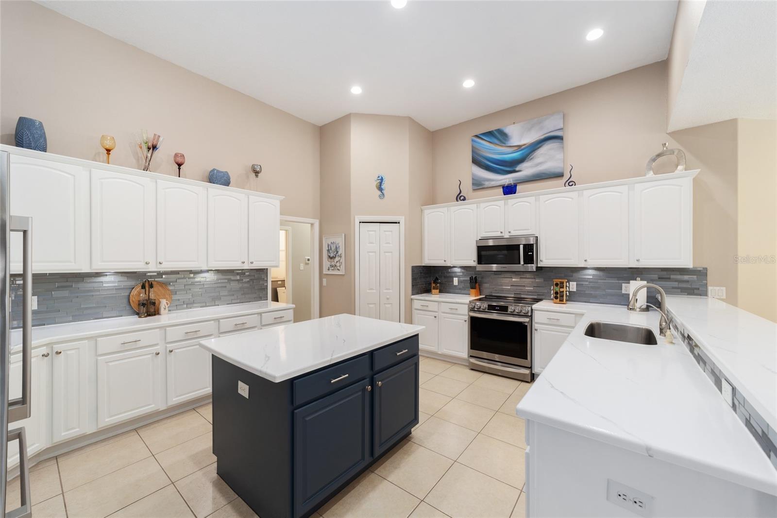 Image 24 of 82 For 4060 Kenvera Loop