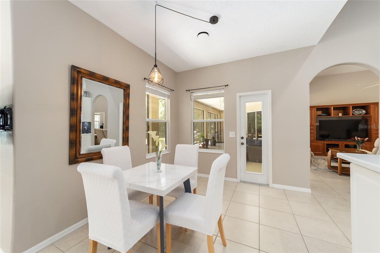 Image 30 of 82 For 4060 Kenvera Loop