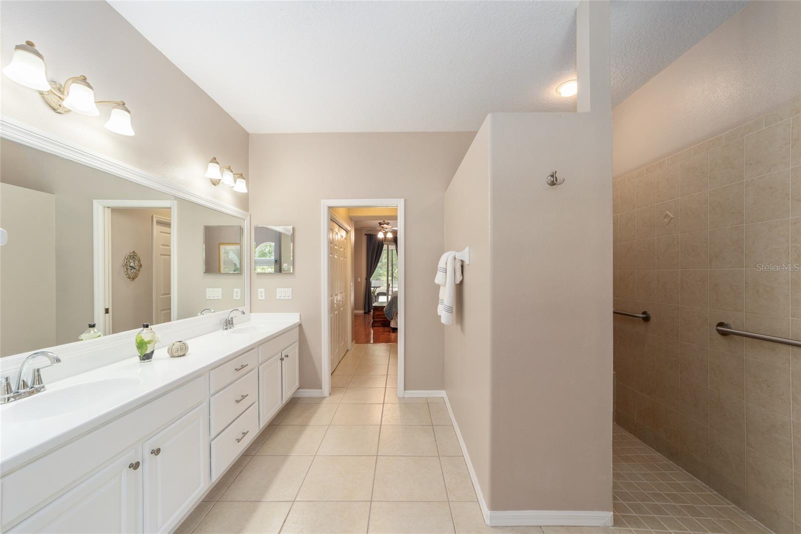 Image 45 of 82 For 4060 Kenvera Loop